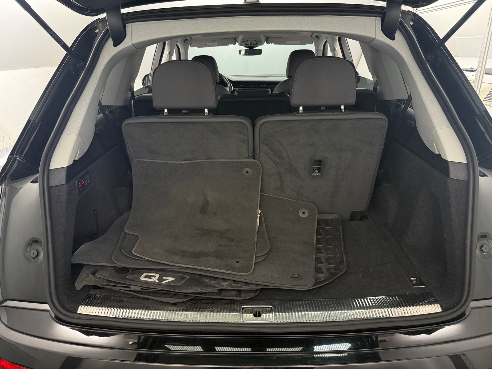 Thumbnail: 2023 Audi Q7 - 6