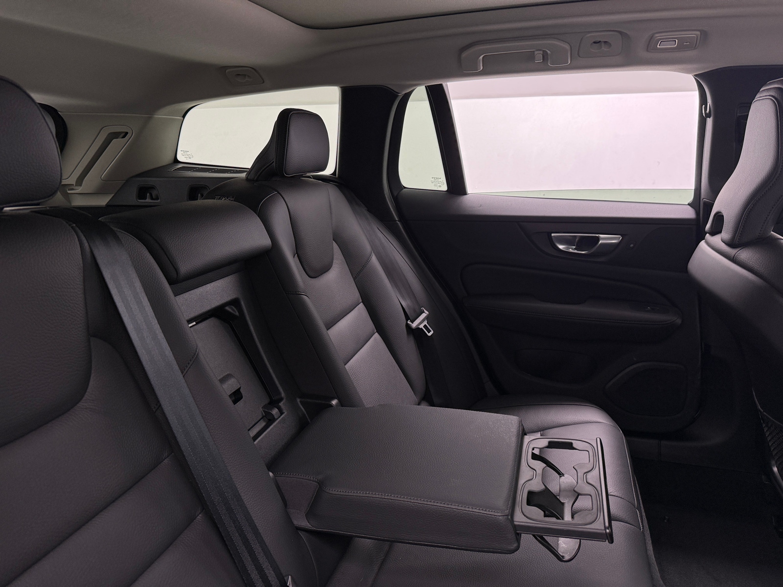 Thumbnail: 2025 Volvo V60 - 5