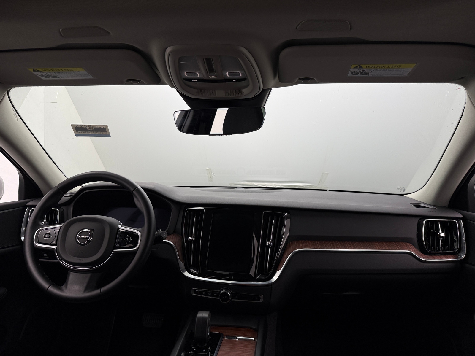 Thumbnail: 2025 Volvo V60 - 2