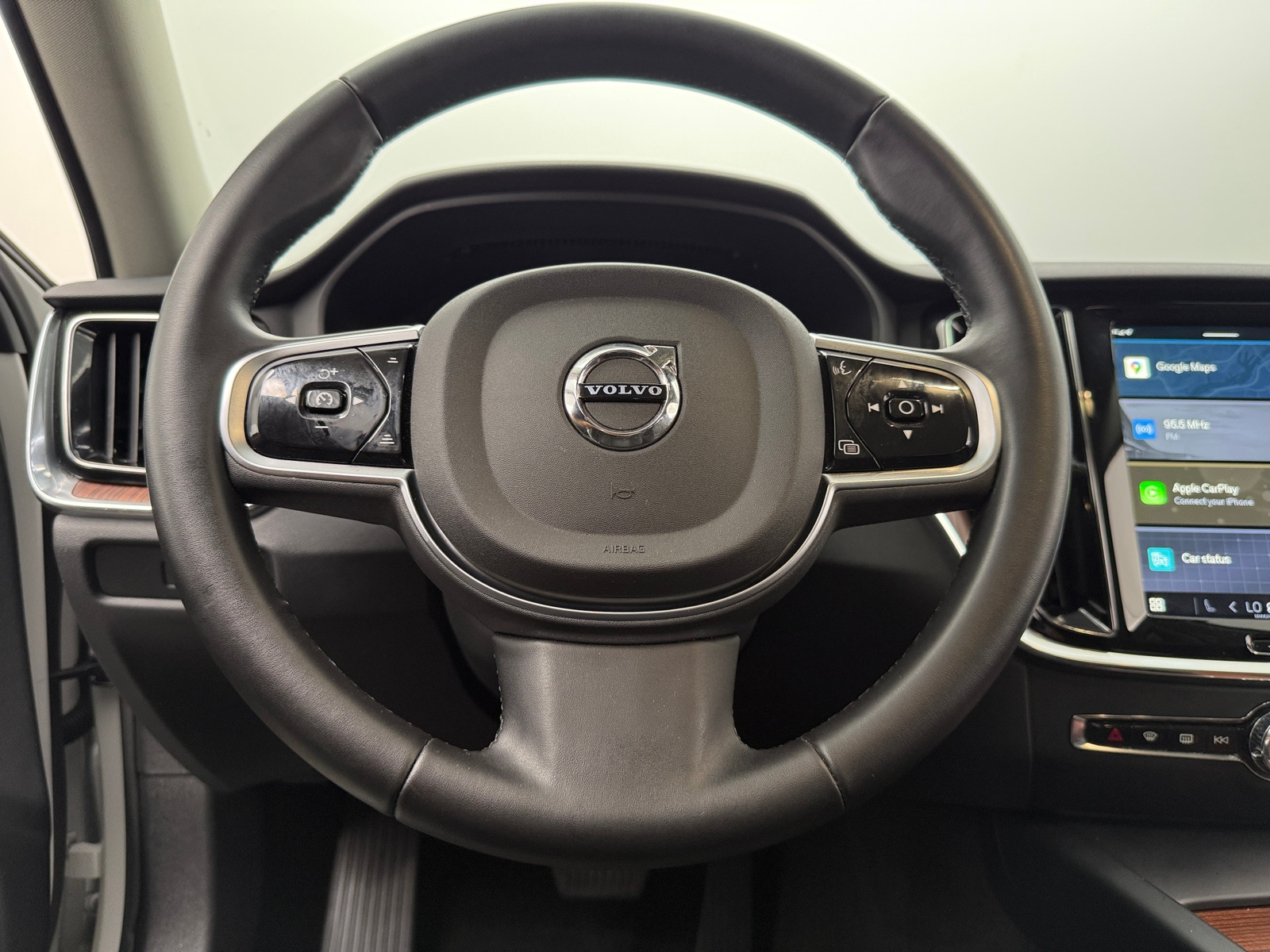 Thumbnail: 2025 Volvo V60 - 4