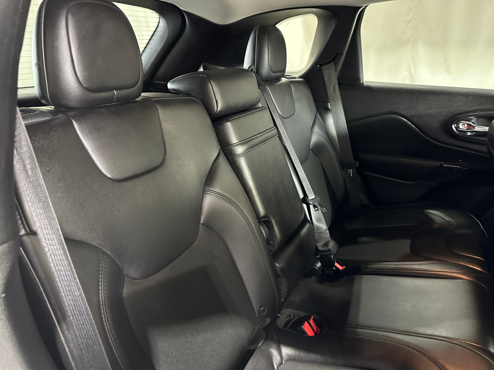 Thumbnail: 2019 Jeep Cherokee - 6