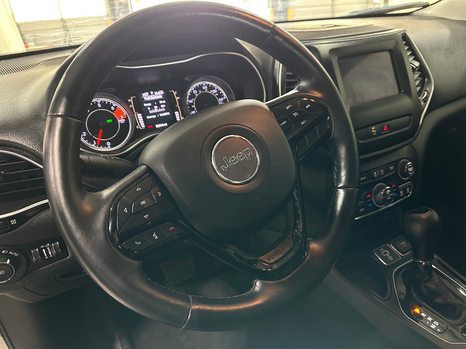 Thumbnail: 2019 Jeep Cherokee - 5