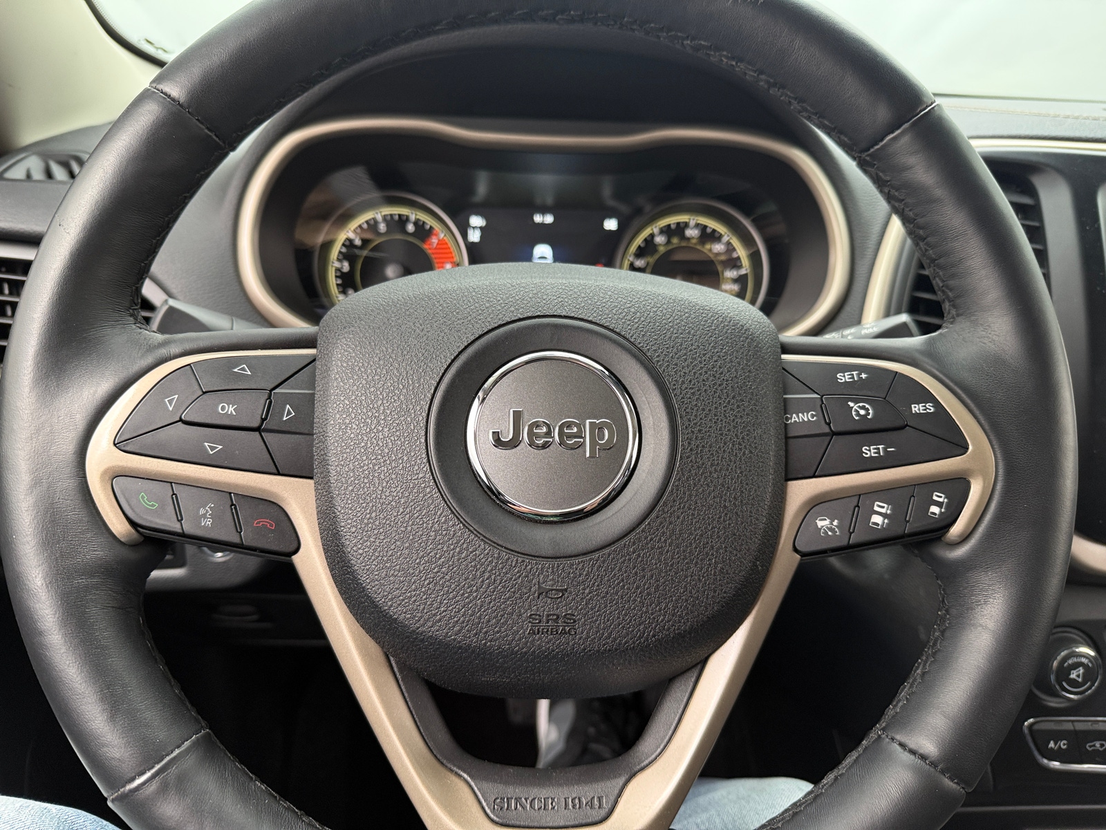 Thumbnail: 2016 Jeep Cherokee - 4