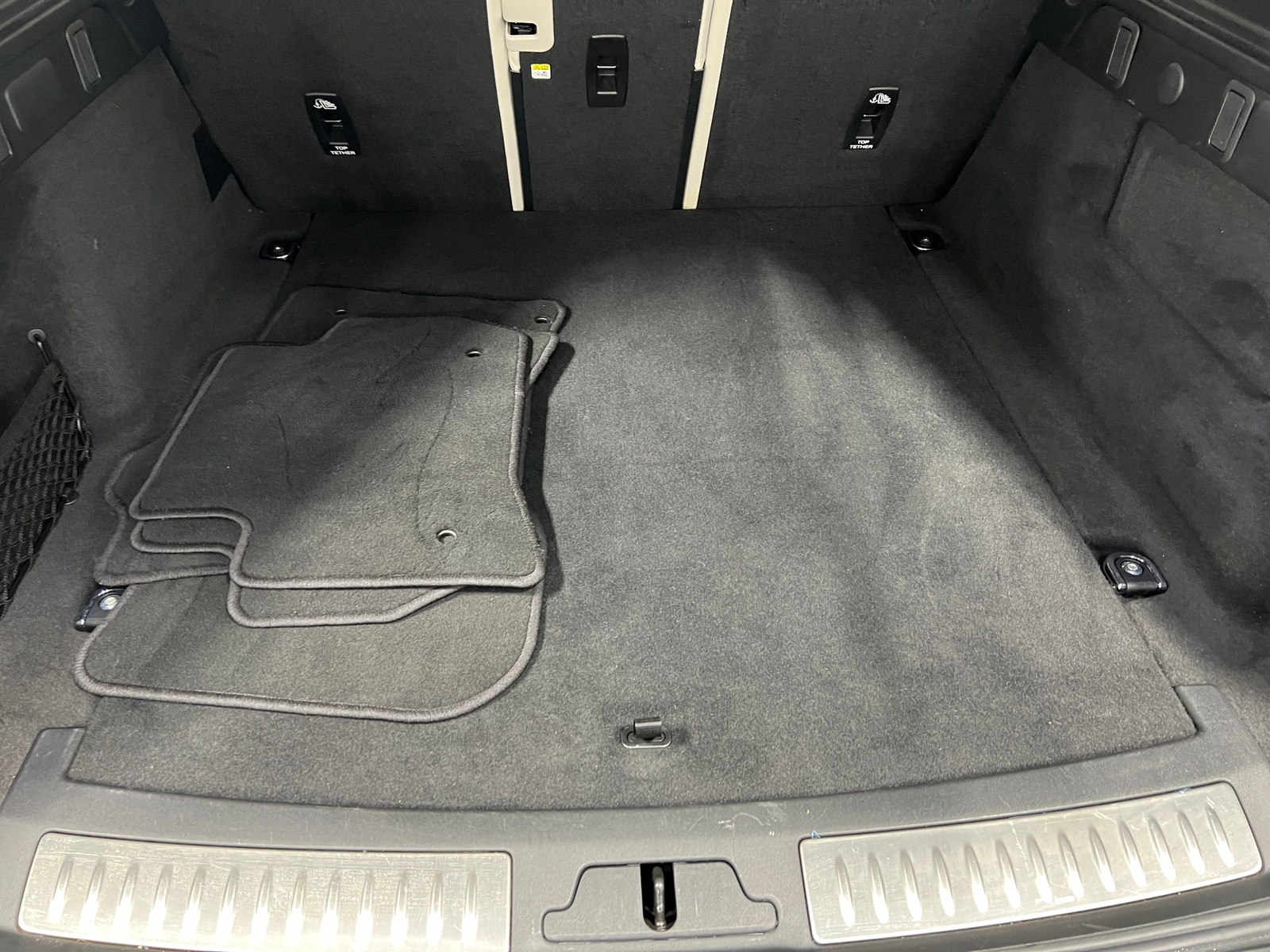 Thumbnail: 2023 Land Rover Range Rover Velar - 6