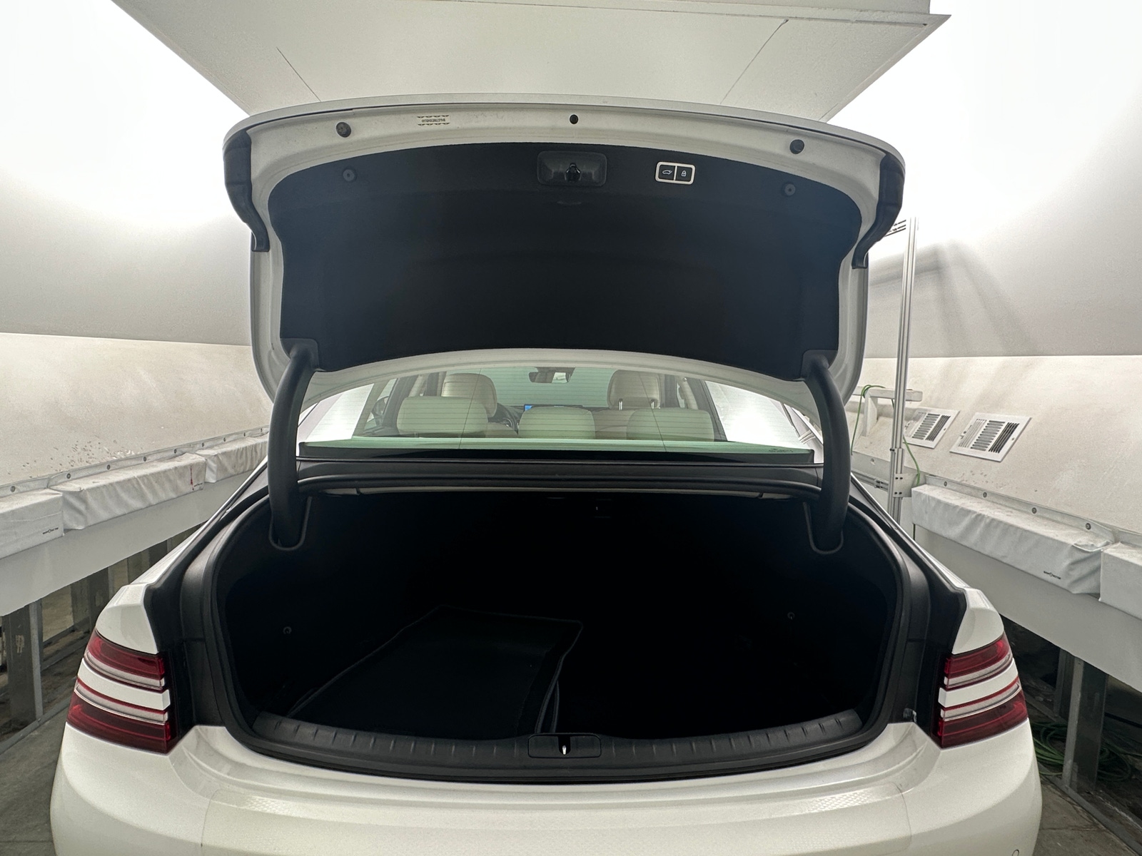 Thumbnail: 2022 Genesis G80 - 6