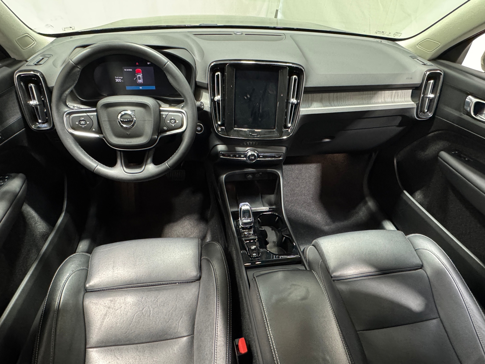 Thumbnail: 2024 Volvo XC40 - 2