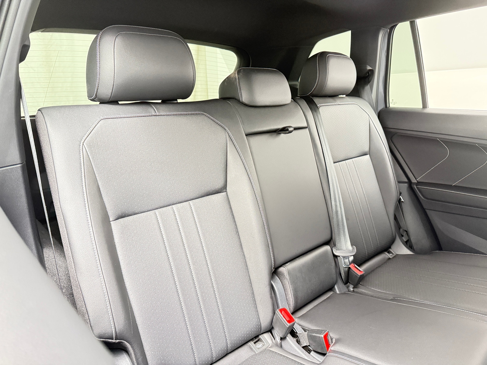 Thumbnail: 2023 Volkswagen Tiguan - 5