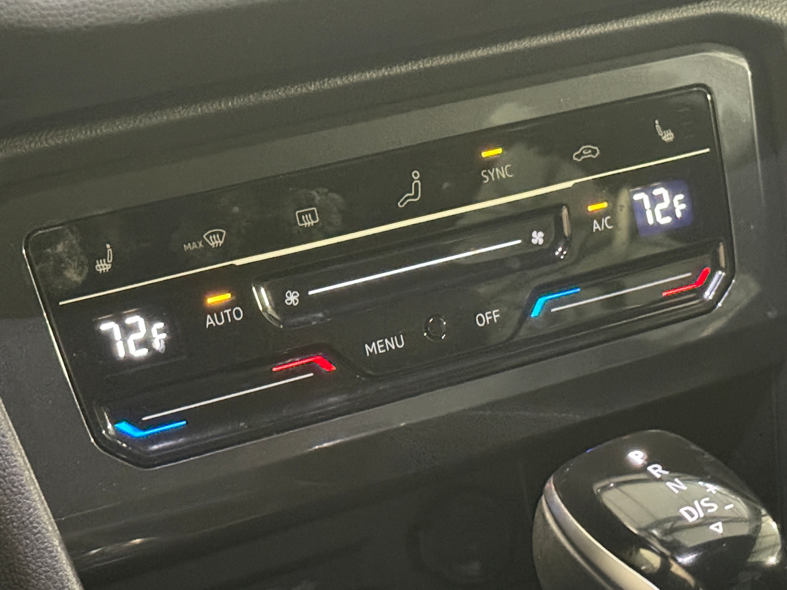 Thumbnail: 2023 Volkswagen Tiguan - 3