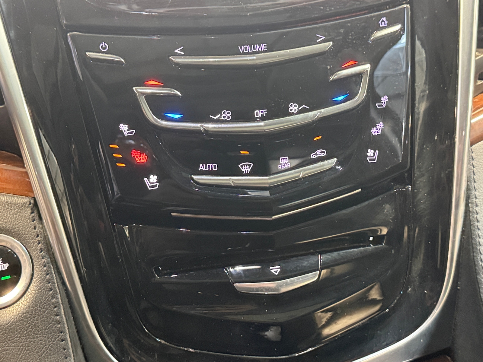 Thumbnail: 2018 Cadillac Escalade - 3