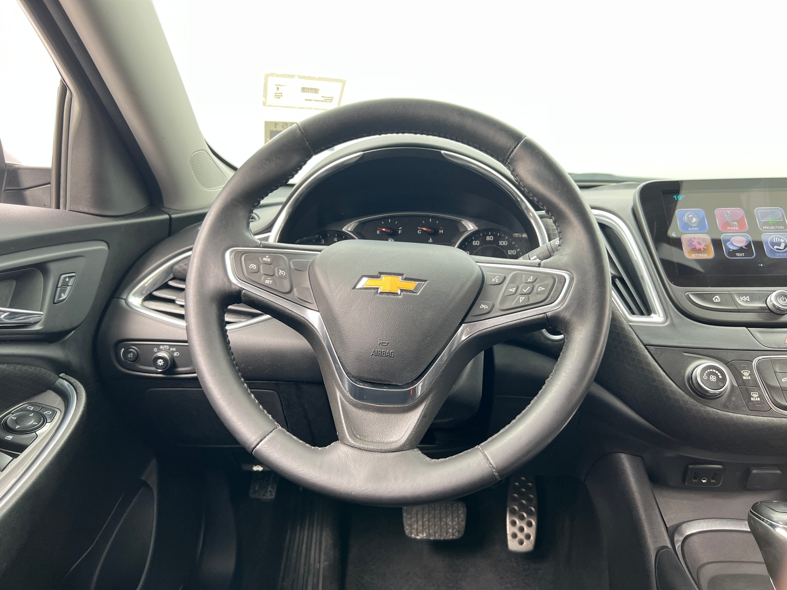 Thumbnail: 2017 Chevrolet Malibu - 5