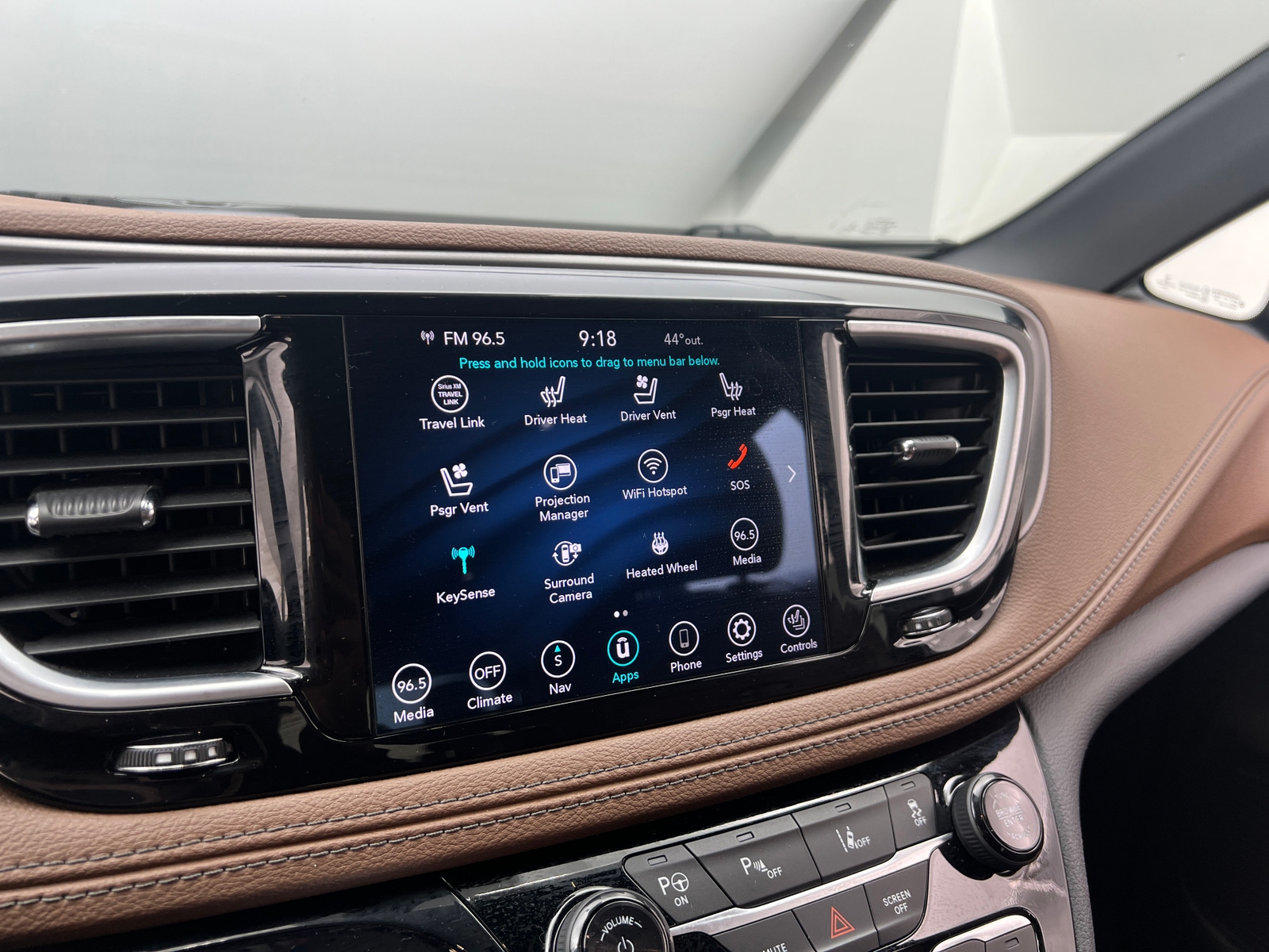 Thumbnail: 2020 Chrysler Pacifica - 3