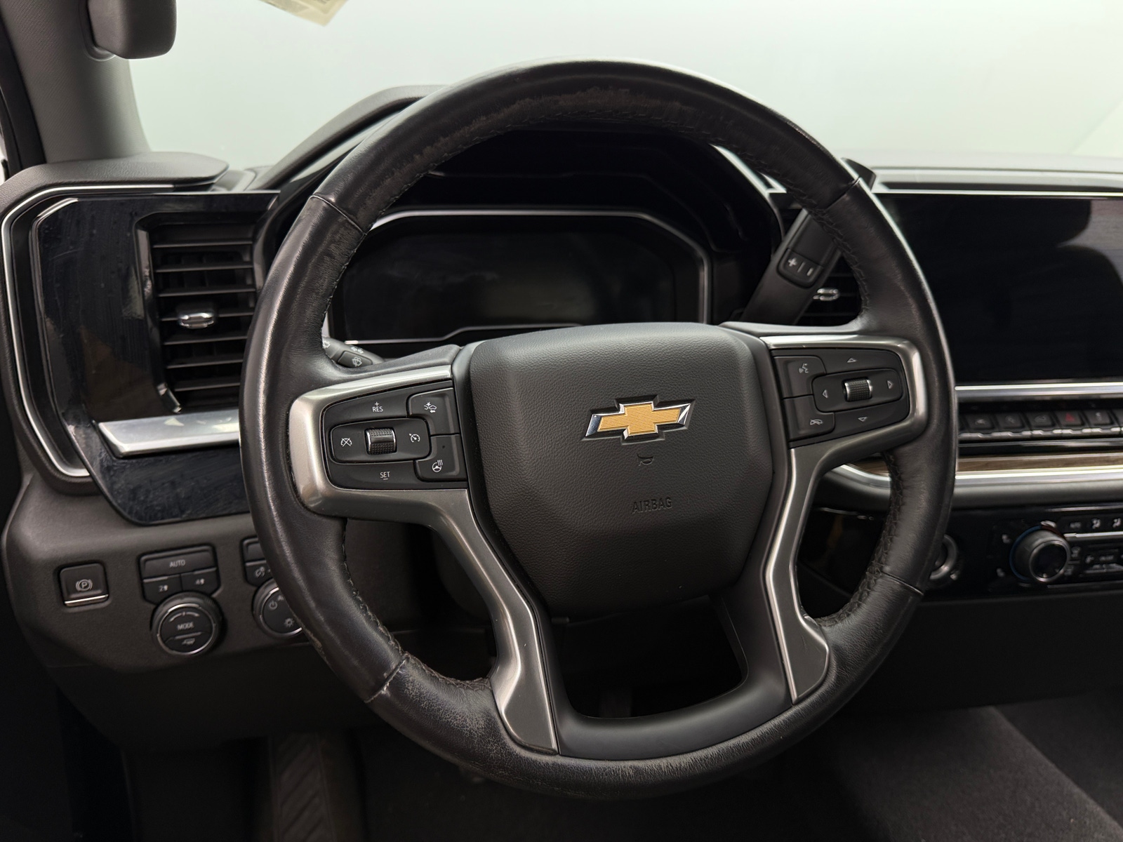 Thumbnail: 2022 Chevrolet Silverado 1500 - 5