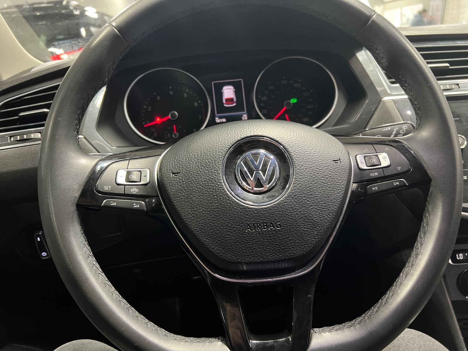 Thumbnail: 2020 Volkswagen Tiguan - 4