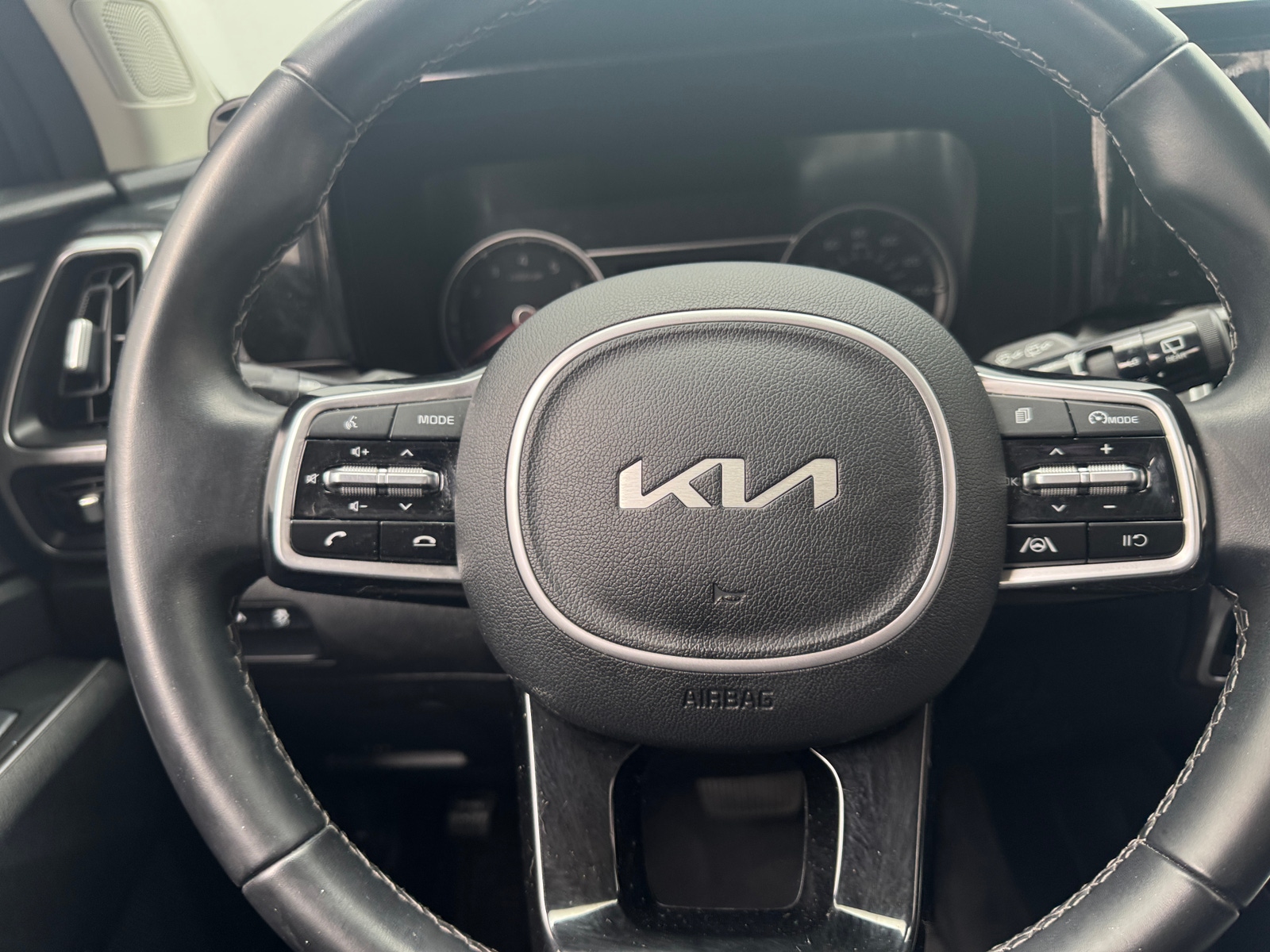 Thumbnail: 2022 Kia Sorento - 4