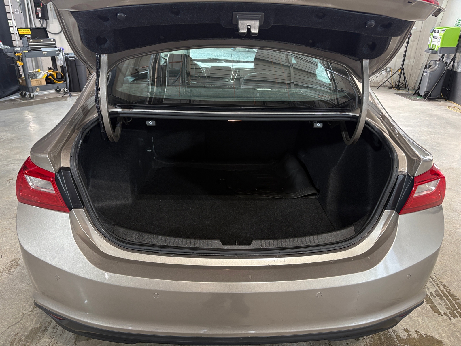 Thumbnail: 2024 Chevrolet Malibu - 7