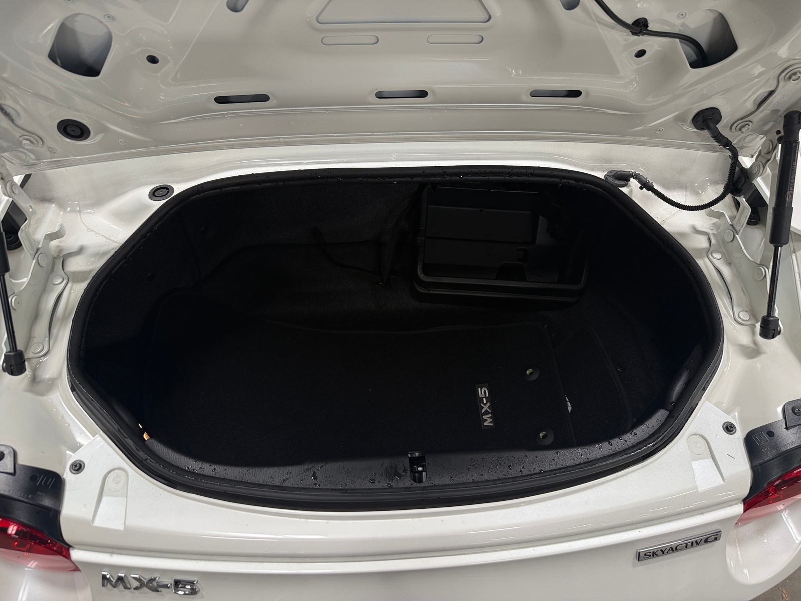 Thumbnail: 2022 Mazda MX-5 Miata - 6