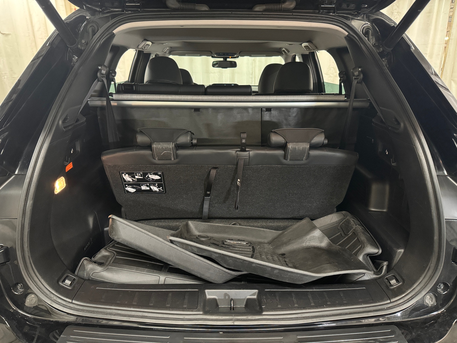 Thumbnail: 2023 Mitsubishi Outlander - 6