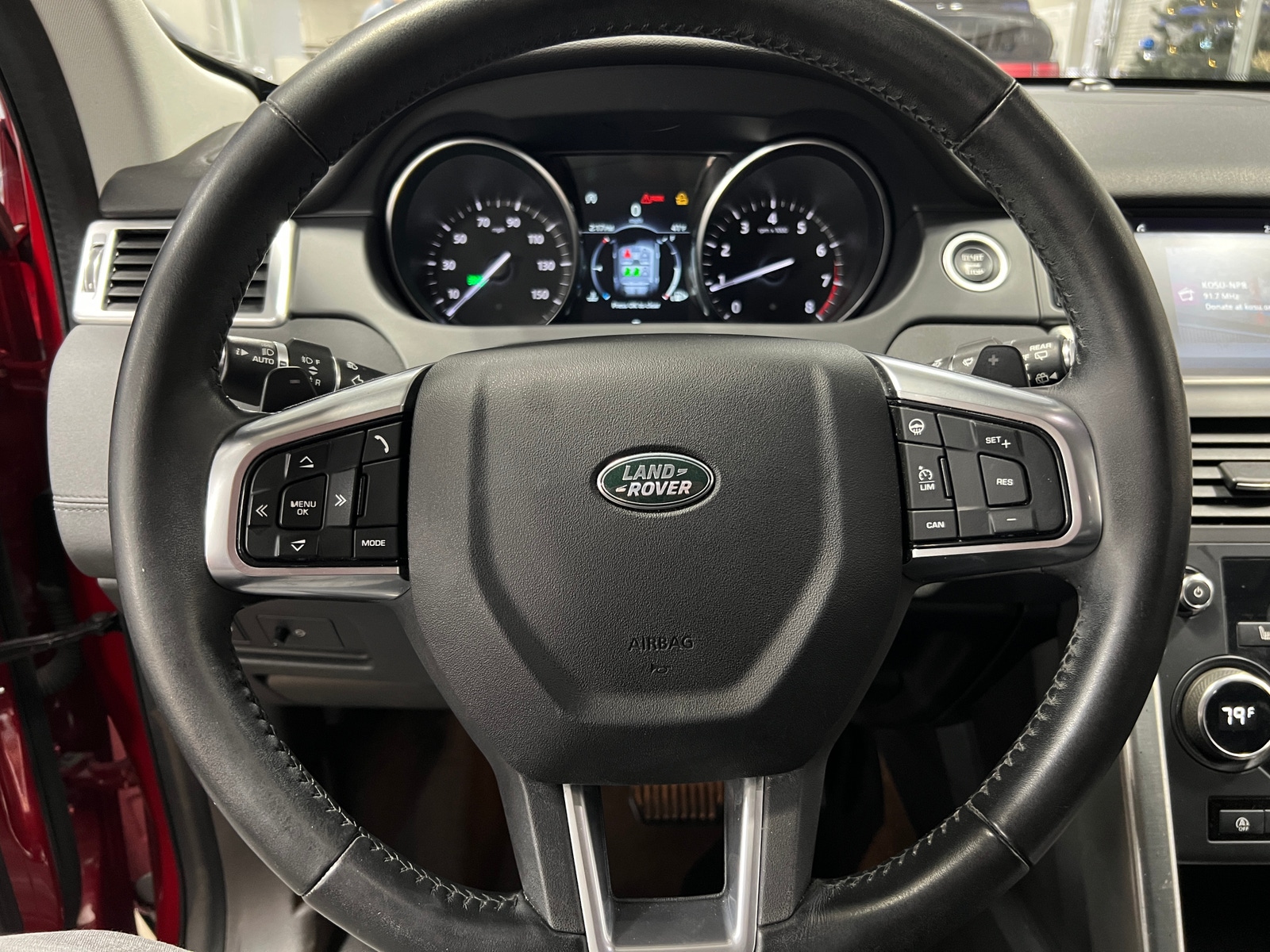 Thumbnail: 2018 Land Rover Discovery Sport - 4