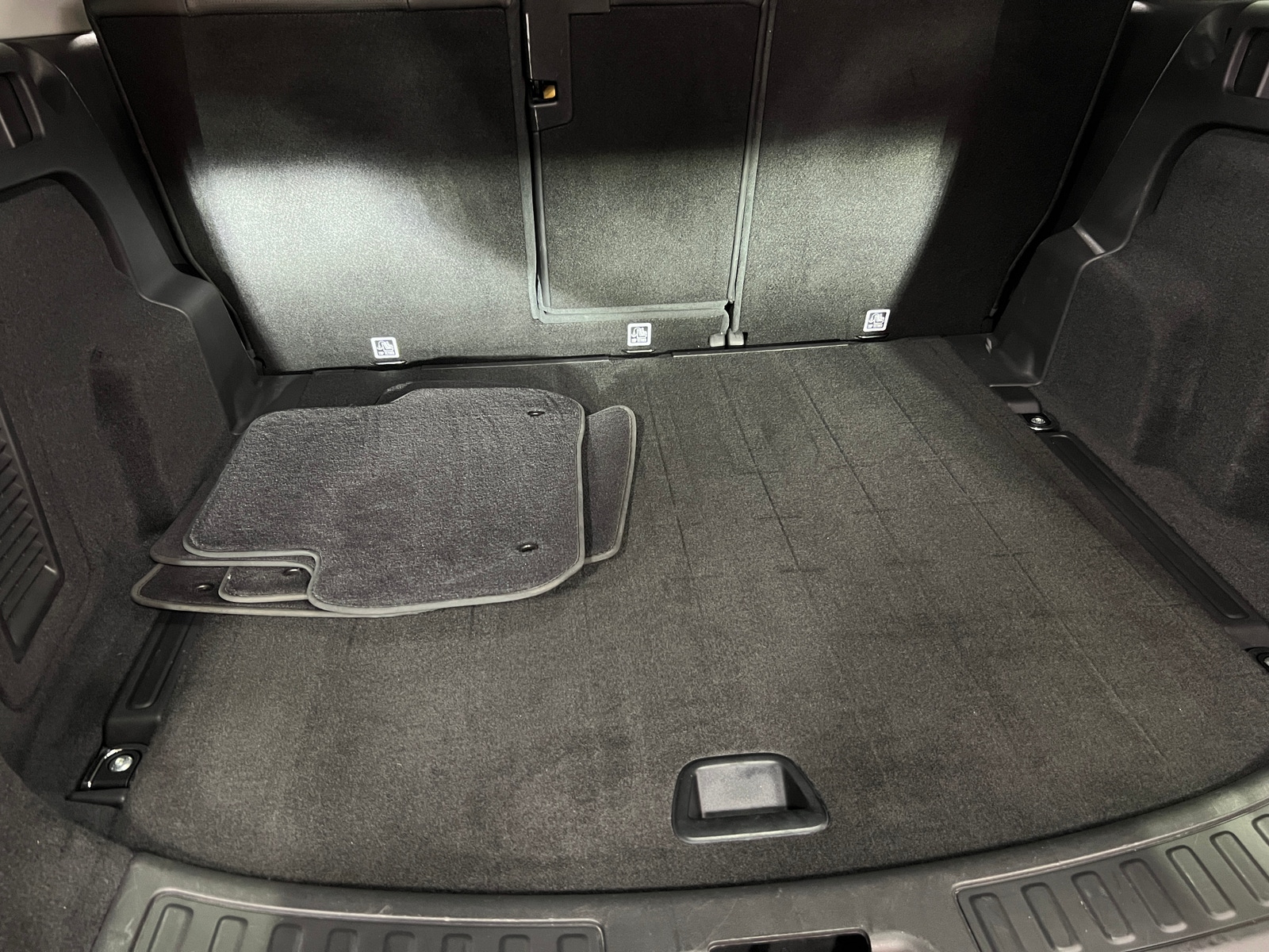 Thumbnail: 2018 Land Rover Discovery Sport - 6