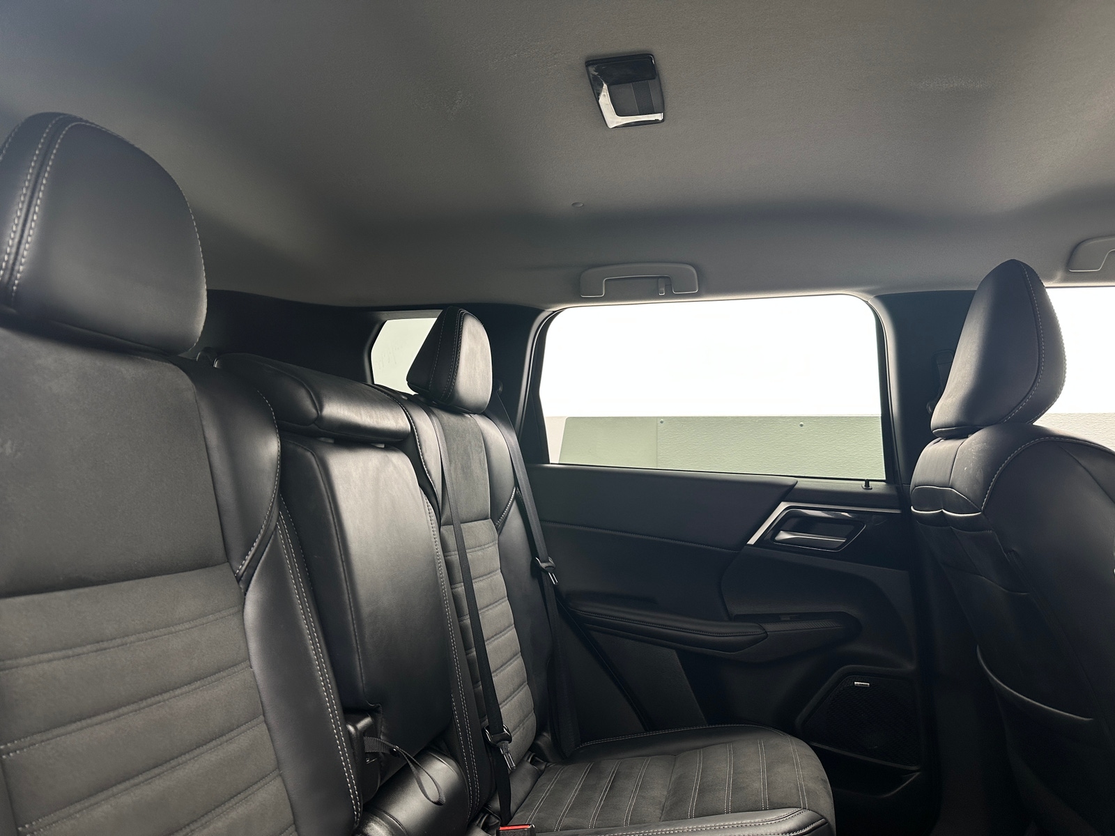 Thumbnail: 2025 Mitsubishi Outlander - 6