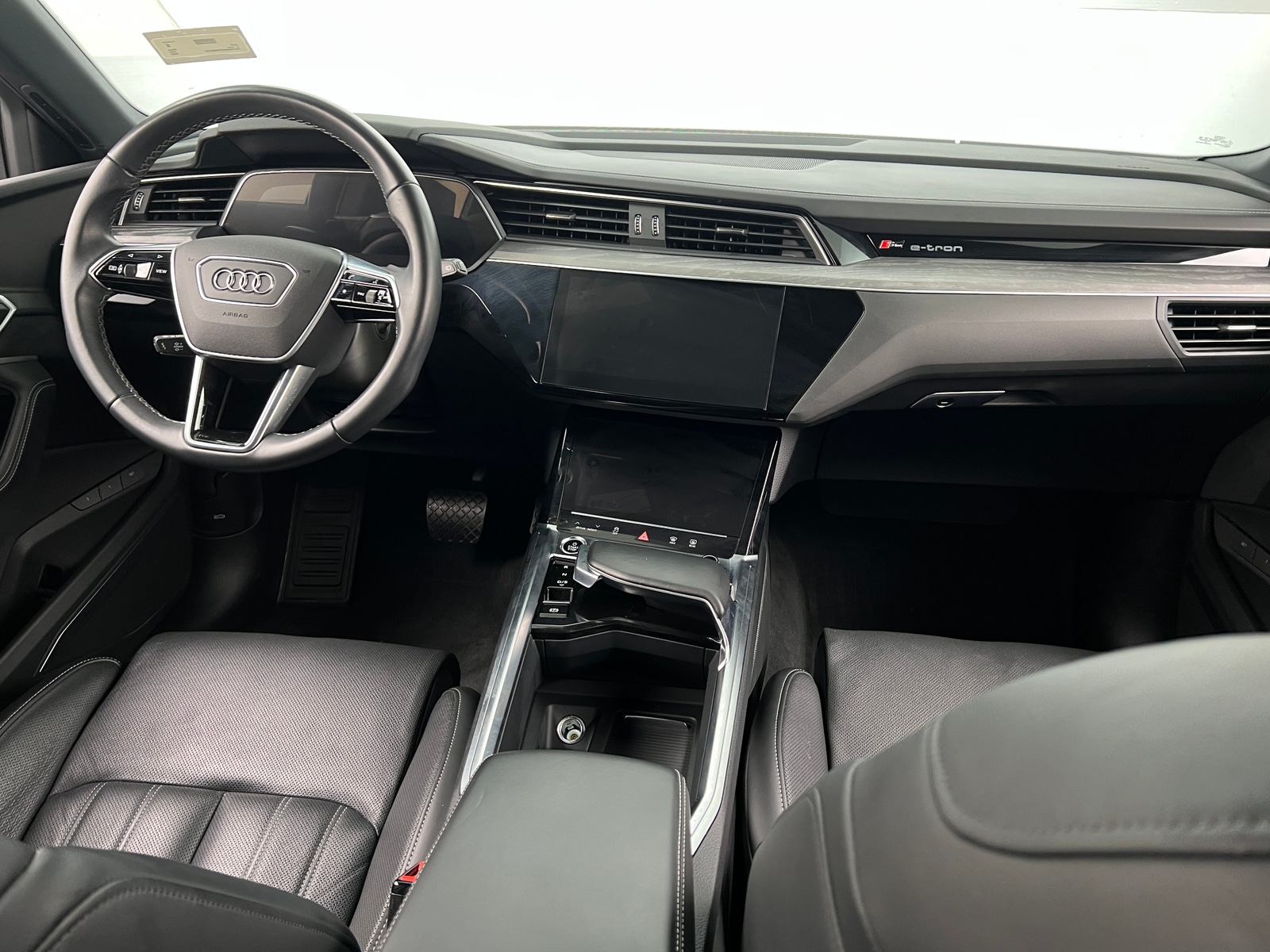 Thumbnail: 2023 Audi e-tron - 2