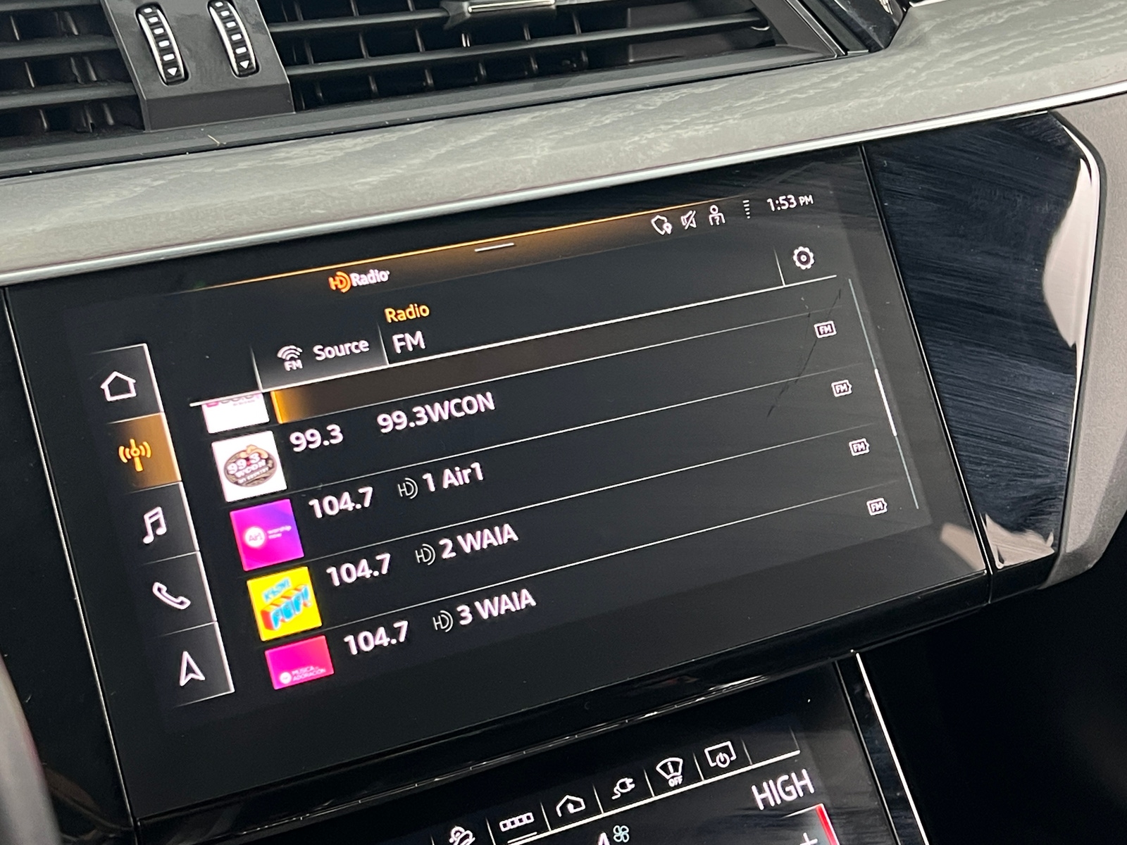 Thumbnail: 2023 Audi e-tron - 3