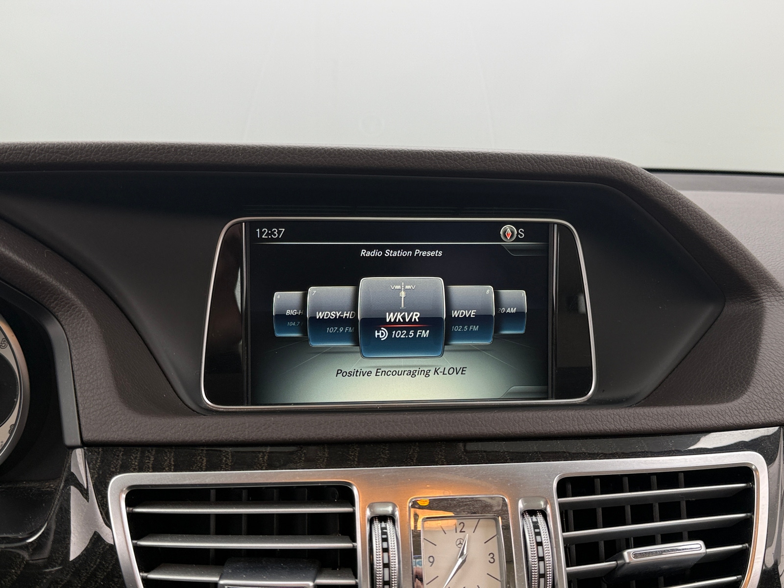 Thumbnail: 2016 Mercedes-Benz E-Class - 3