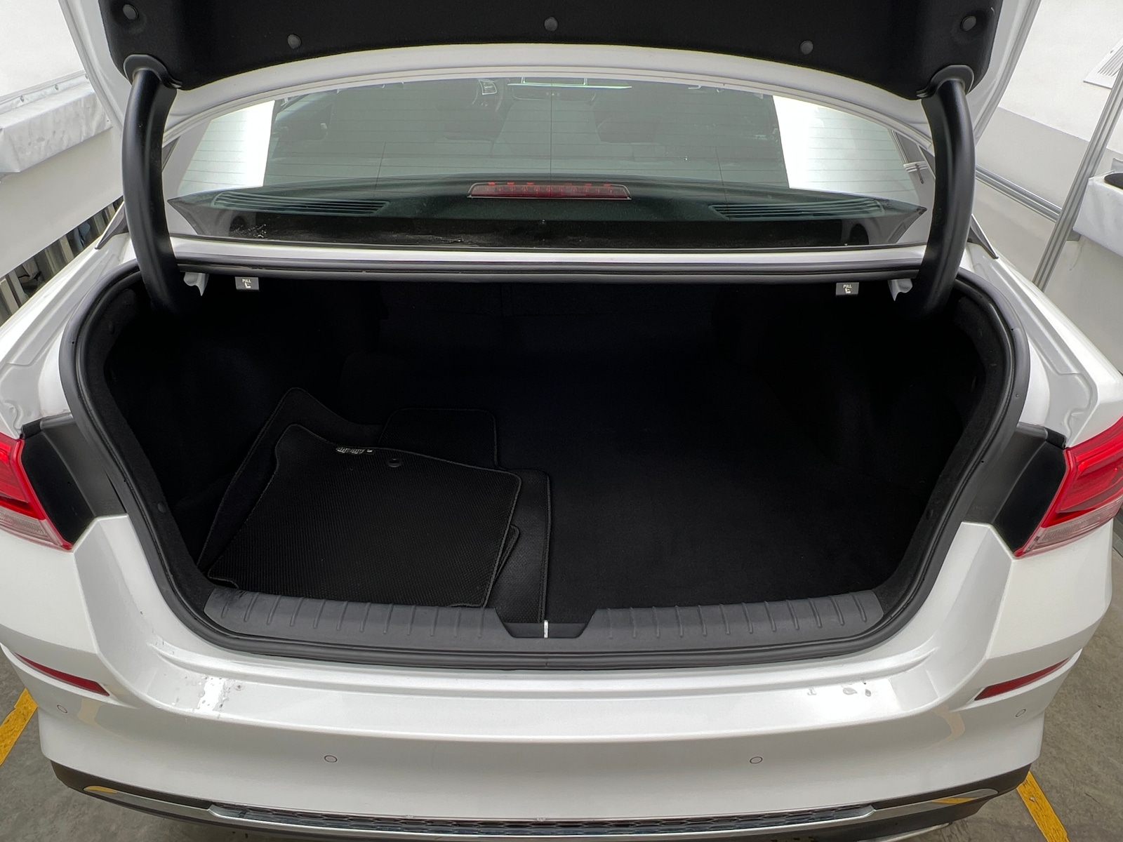 Thumbnail: 2020 Kia Optima - 7