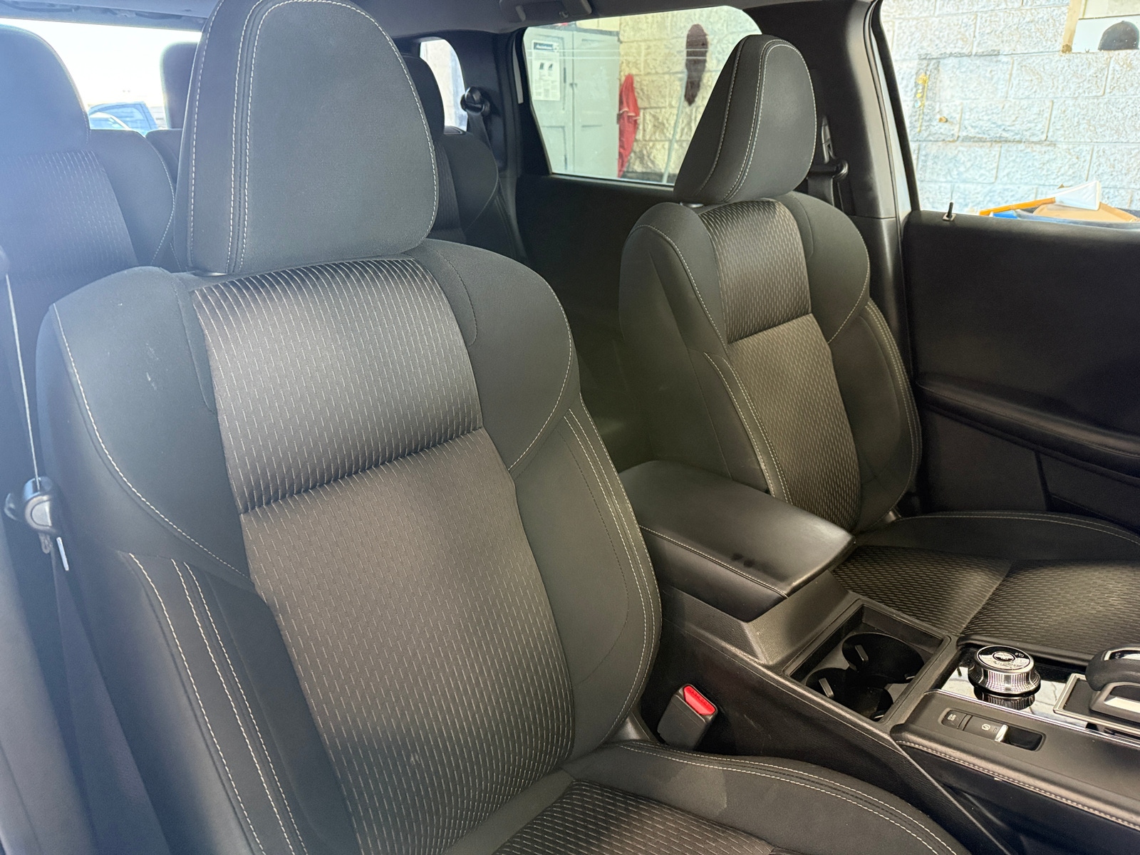 Thumbnail: 2022 Mitsubishi Outlander - 2