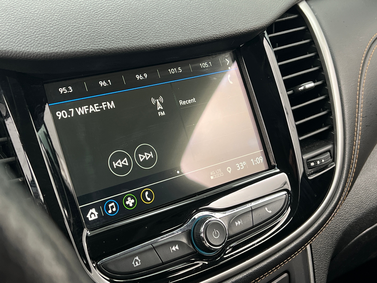 Thumbnail: 2019 Chevrolet Trax - 4