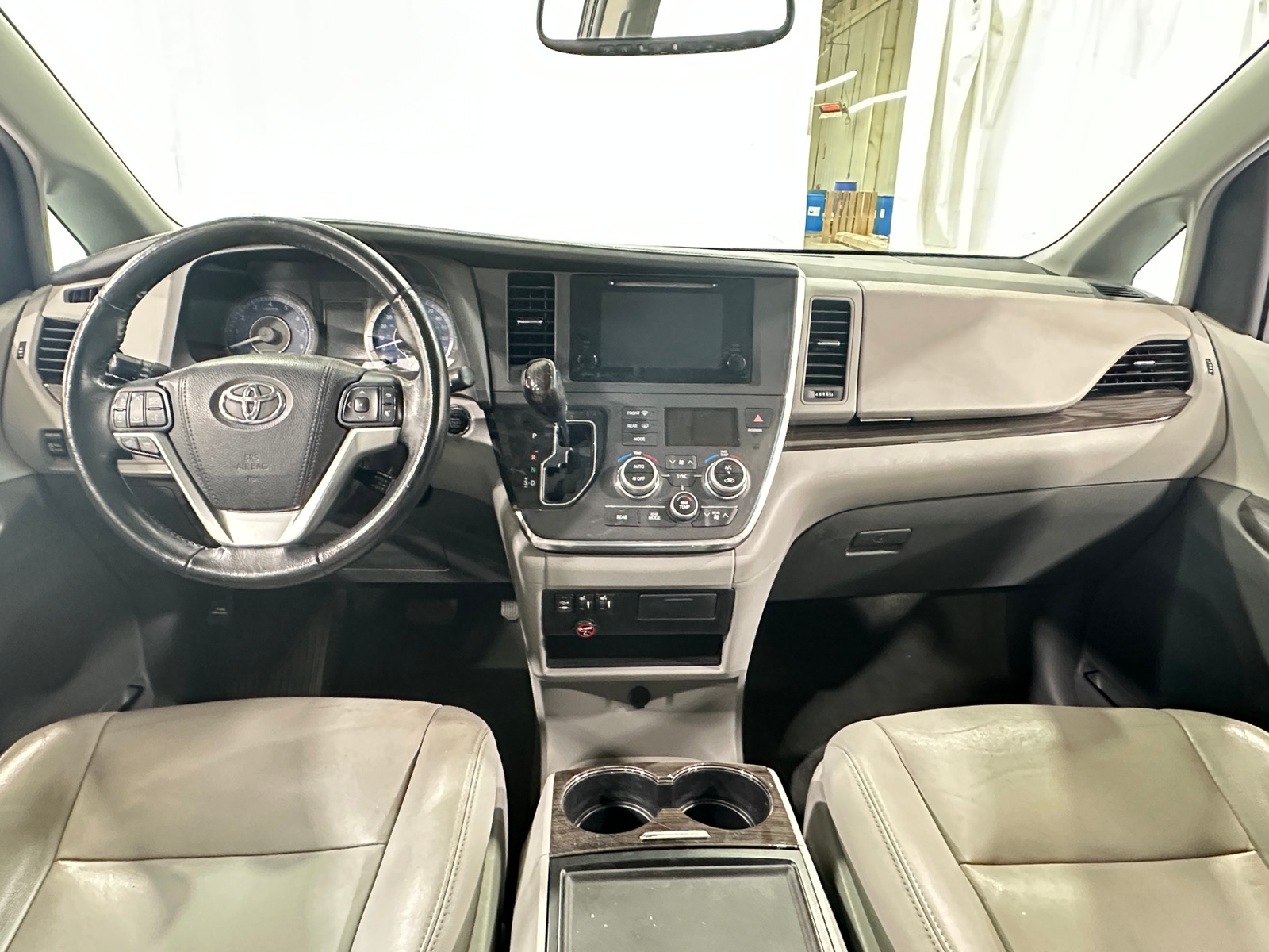 Thumbnail: 2015 Toyota Sienna - 2