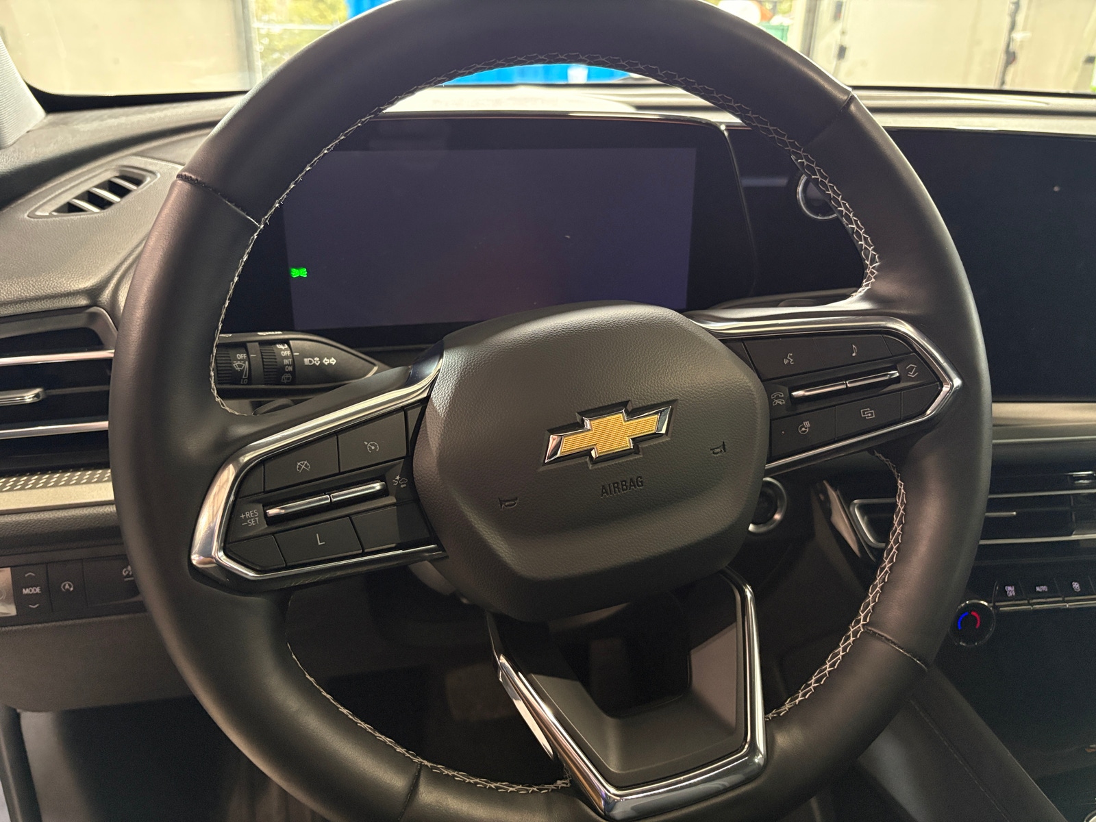 Thumbnail: 2025 Chevrolet Traverse - 5