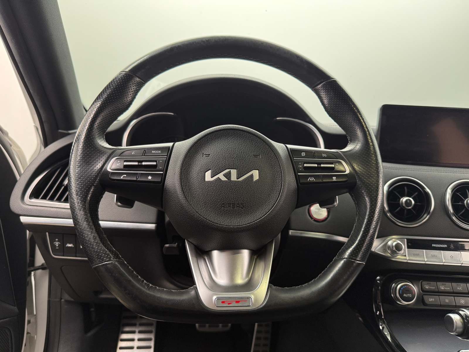 Thumbnail: 2022 Kia Stinger - 4