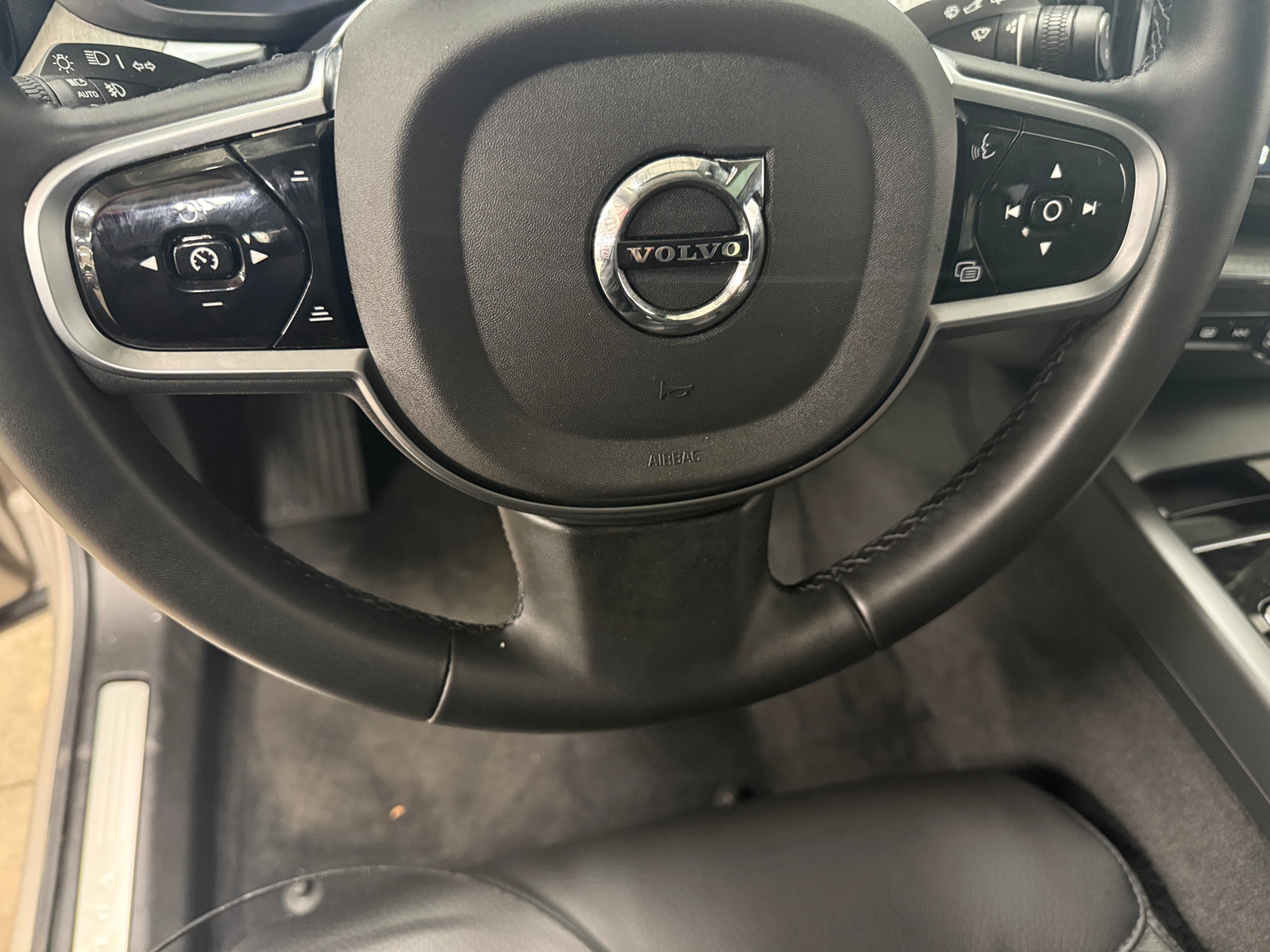 Thumbnail: 2025 Volvo XC60 - 4