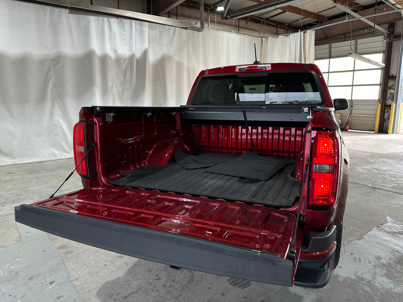 Thumbnail: 2022 Chevrolet Colorado - 7