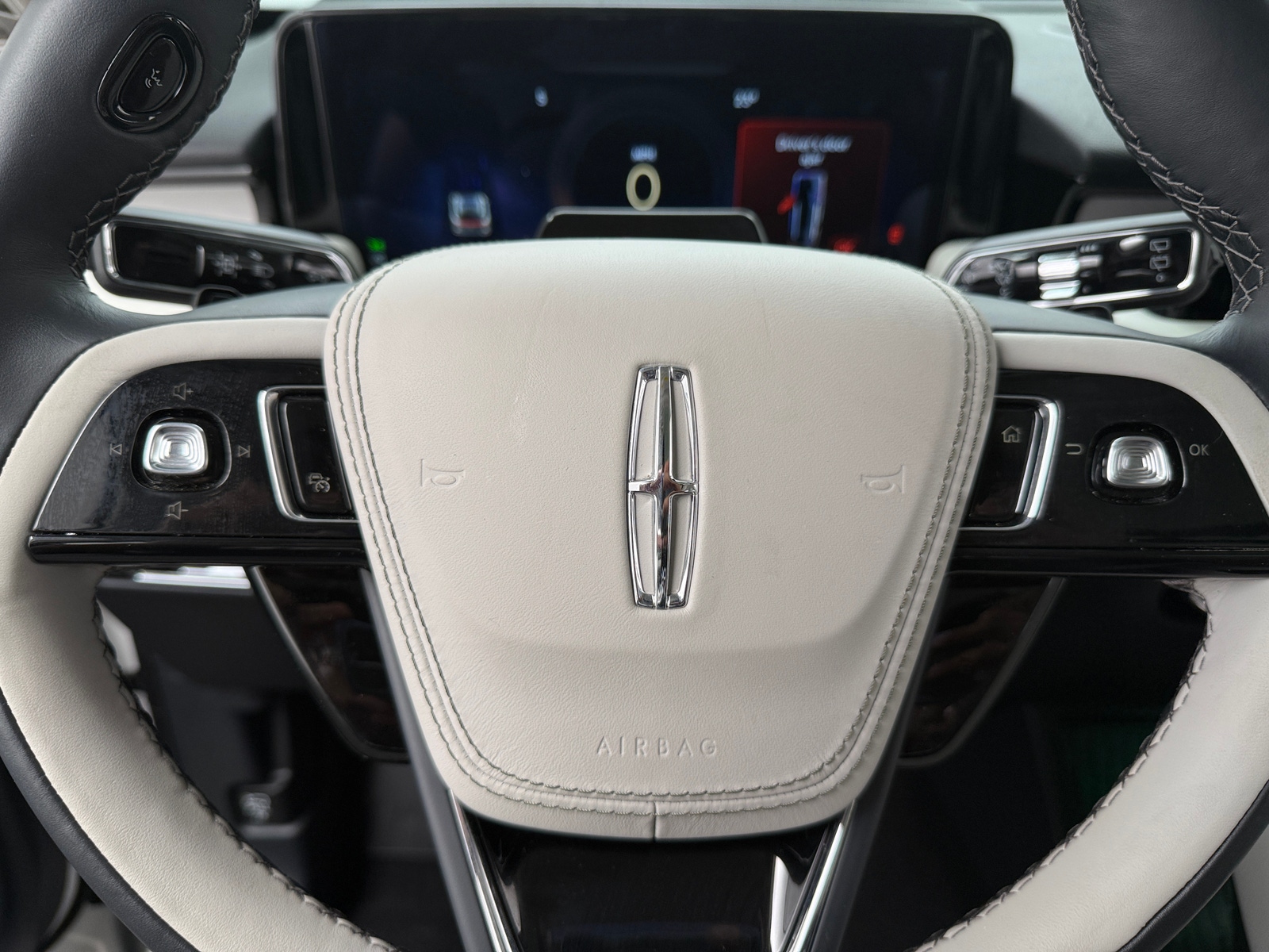 Thumbnail: 2025 Lincoln Aviator - 4