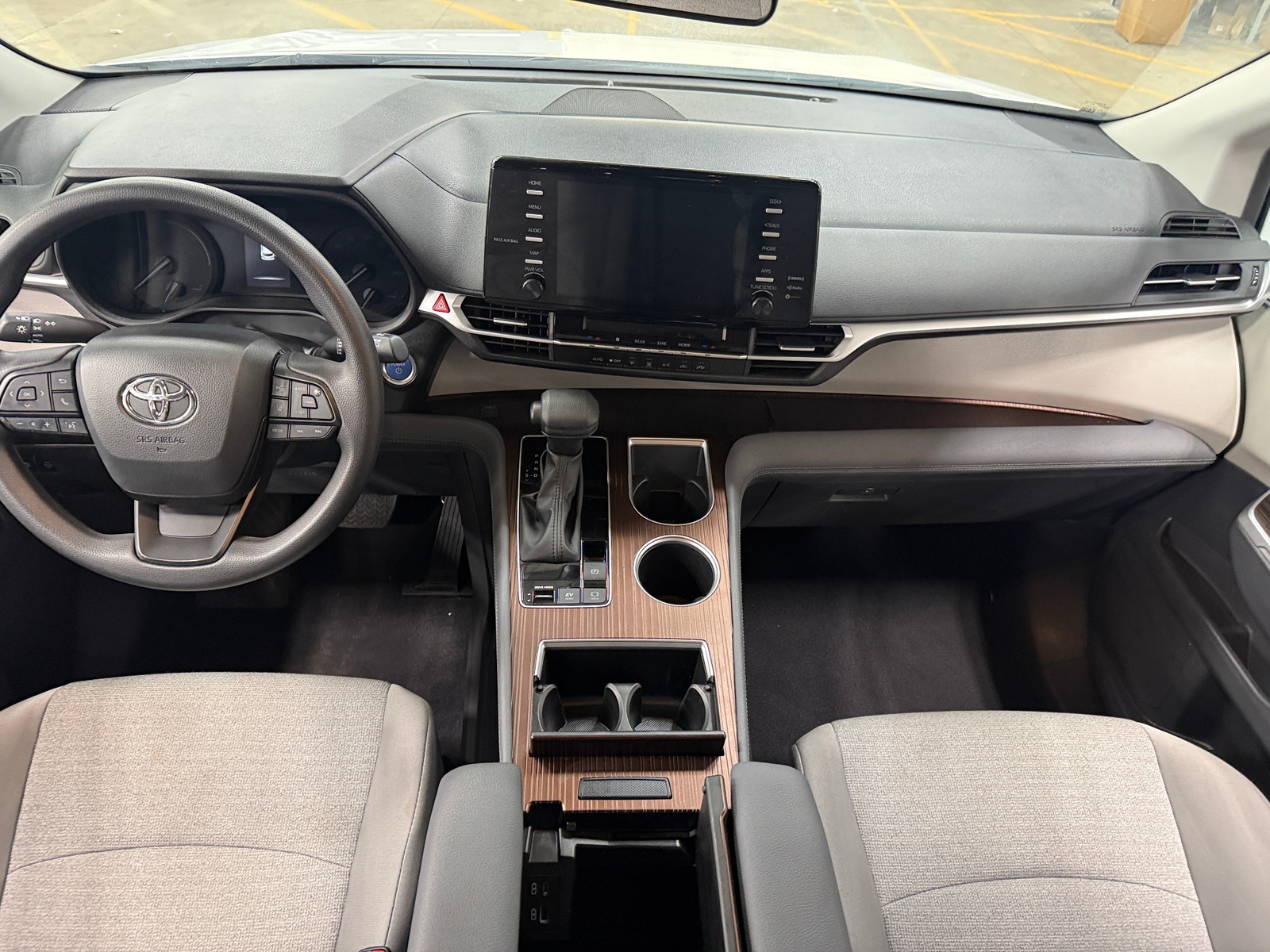 Thumbnail: 2024 Toyota Sienna - 3