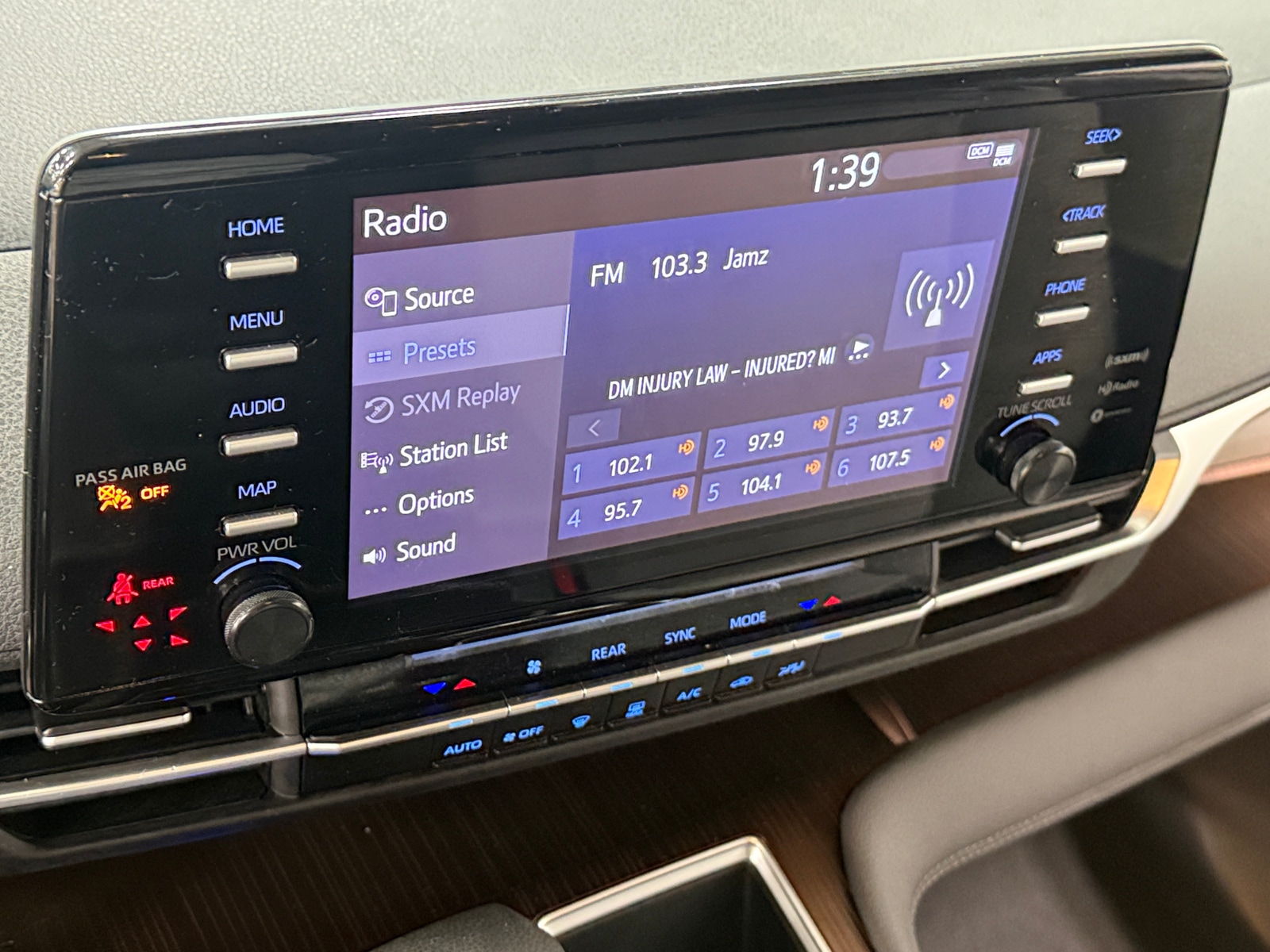 Thumbnail: 2024 Toyota Sienna - 4