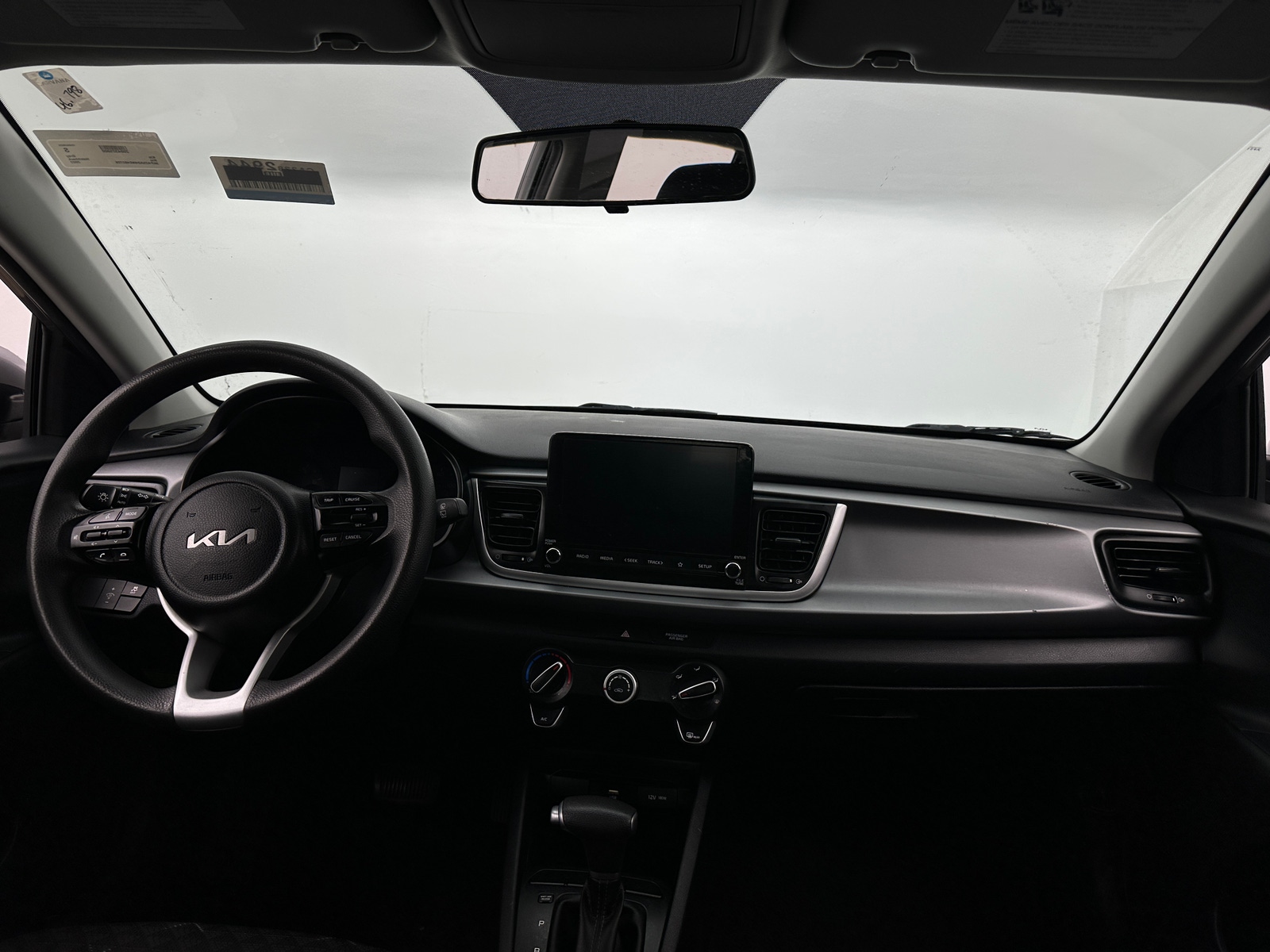 Thumbnail: 2022 Kia Rio - 3