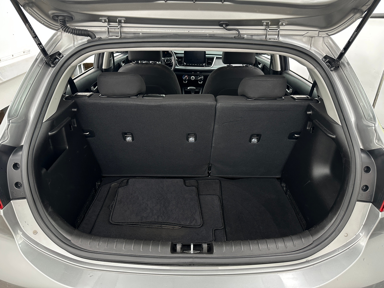 Thumbnail: 2022 Kia Rio - 7