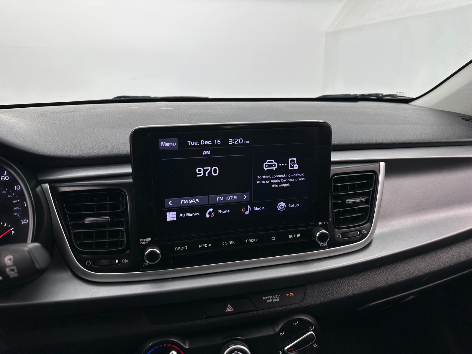 Thumbnail: 2022 Kia Rio - 4