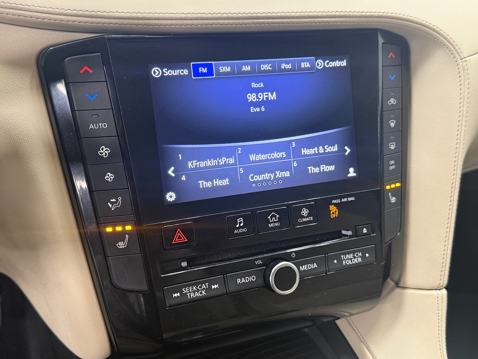 Thumbnail: 2019 INFINITI QX50 - 4