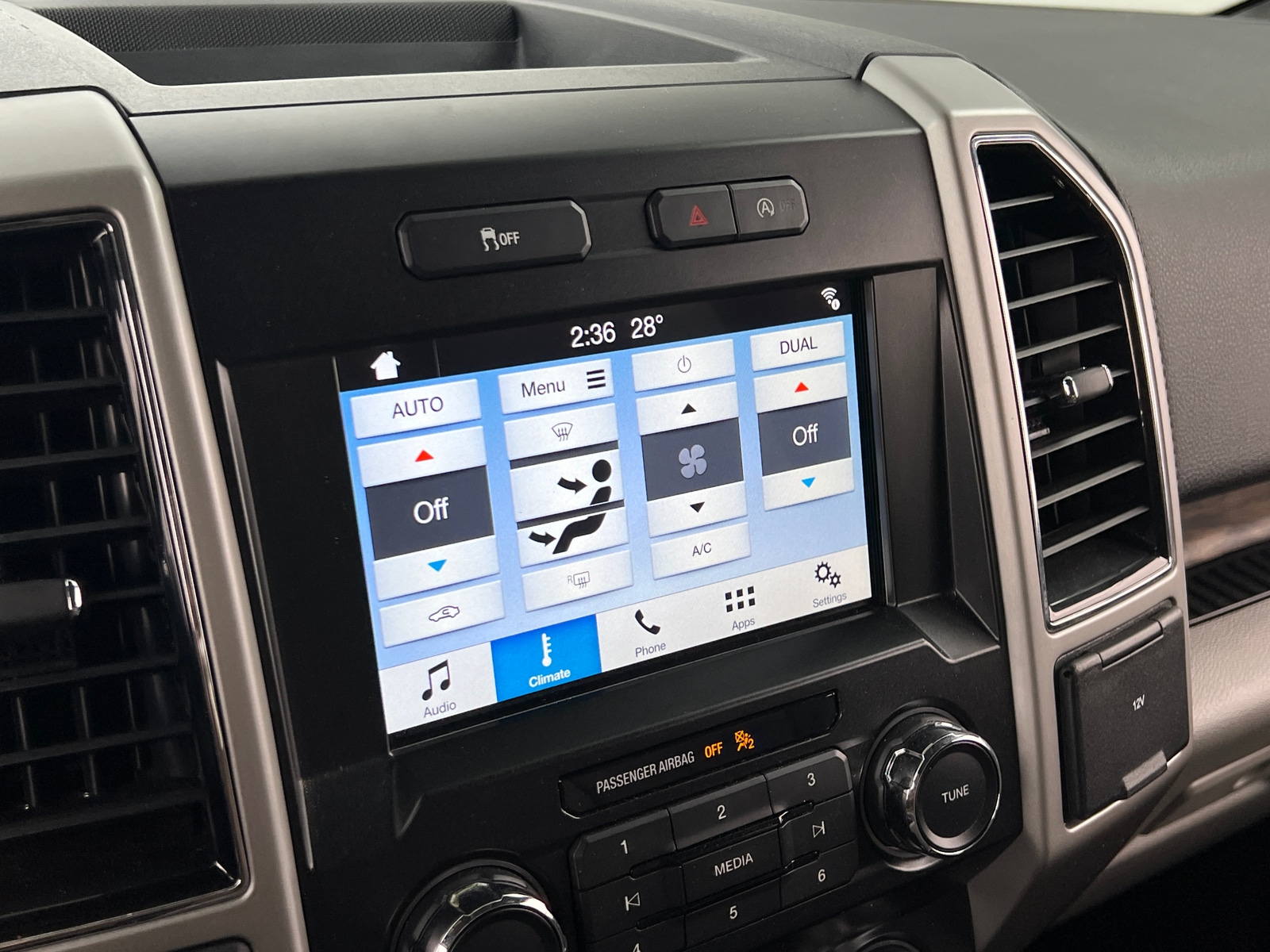 Thumbnail: 2019 Ford Econoline - 3