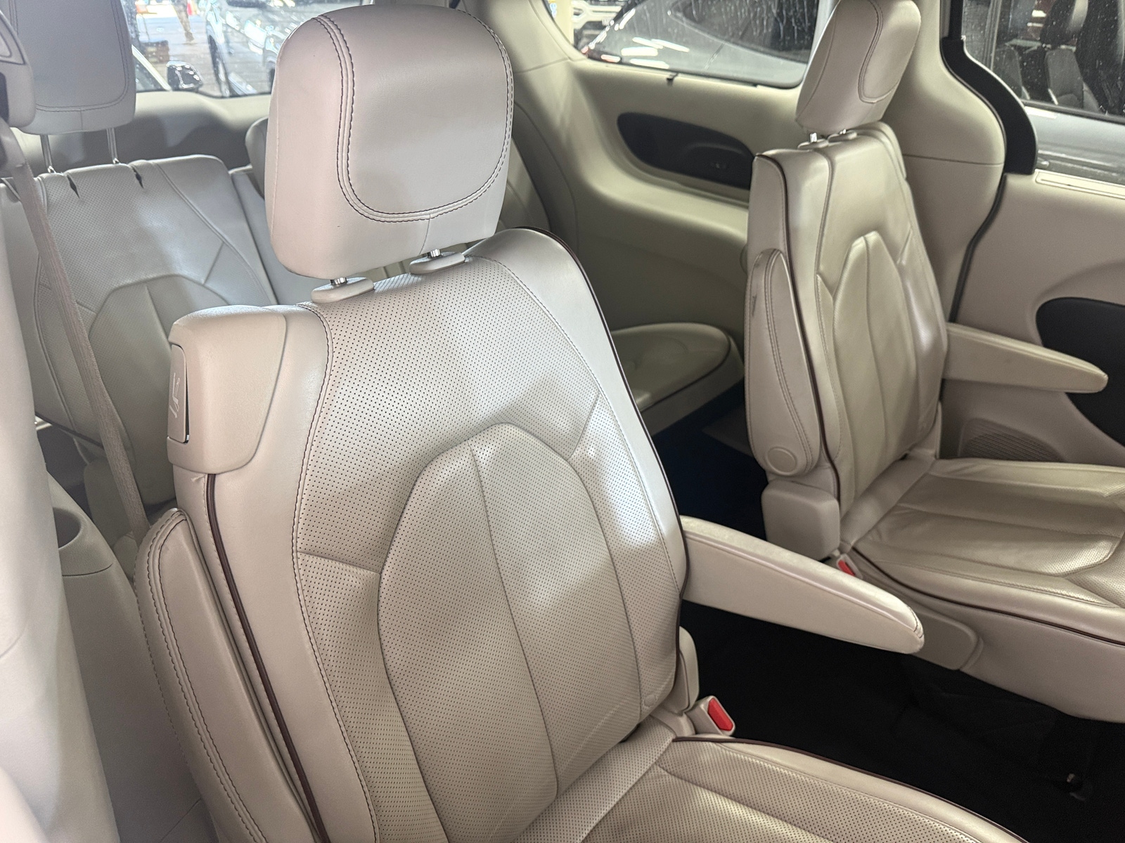 Thumbnail: 2020 Chrysler Pacifica - 5