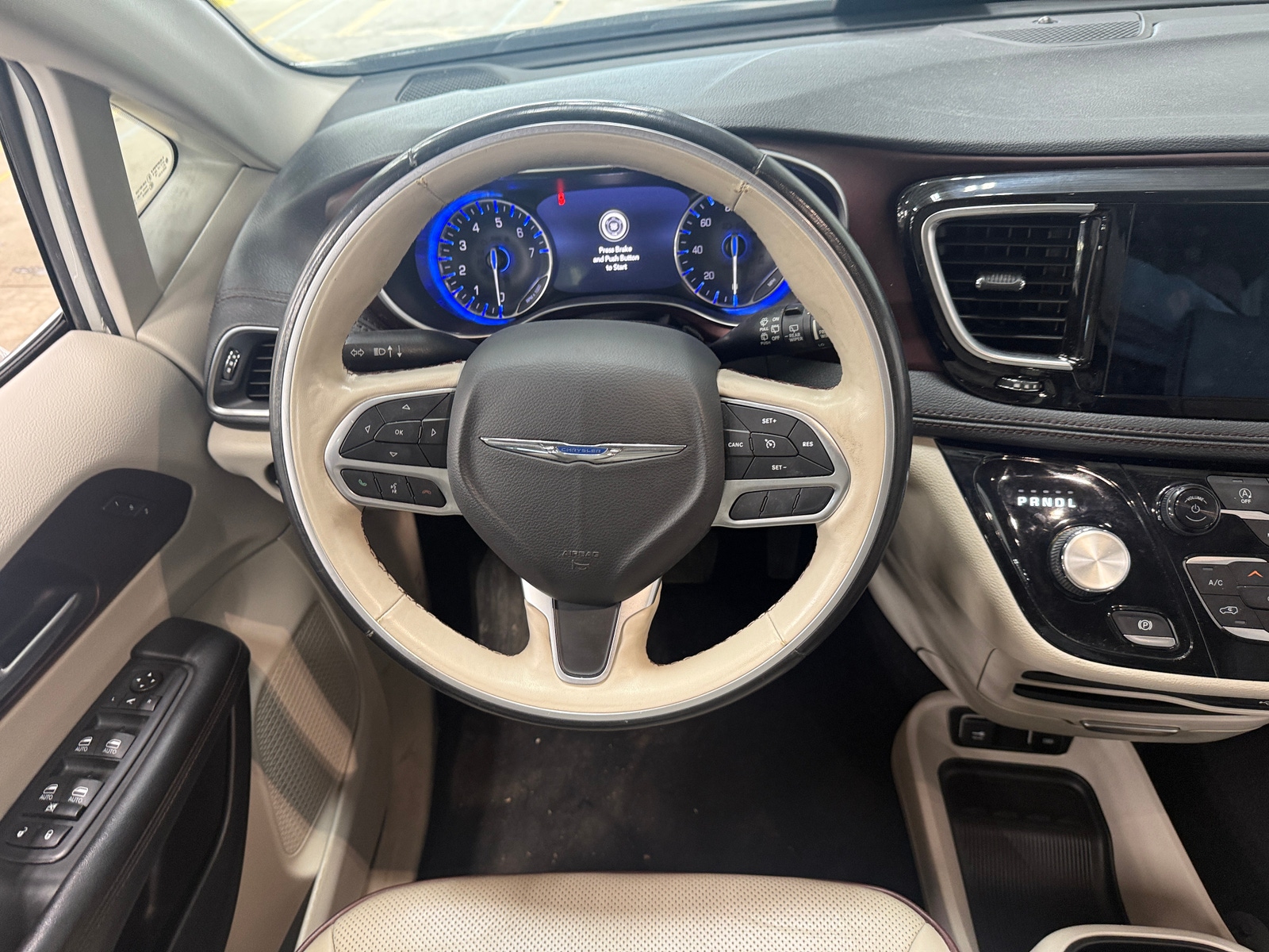 Thumbnail: 2020 Chrysler Pacifica - 4