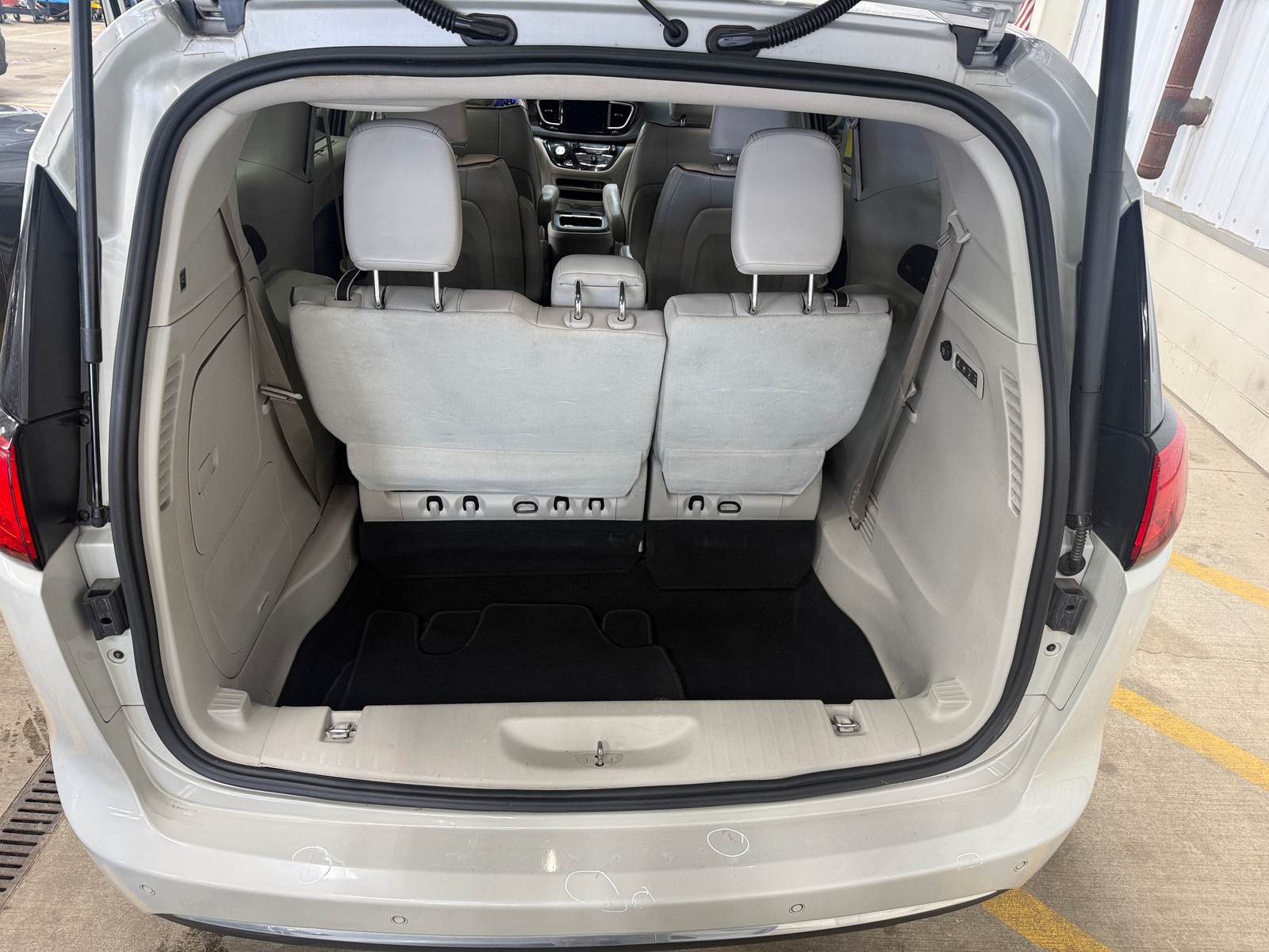 Thumbnail: 2020 Chrysler Pacifica - 6