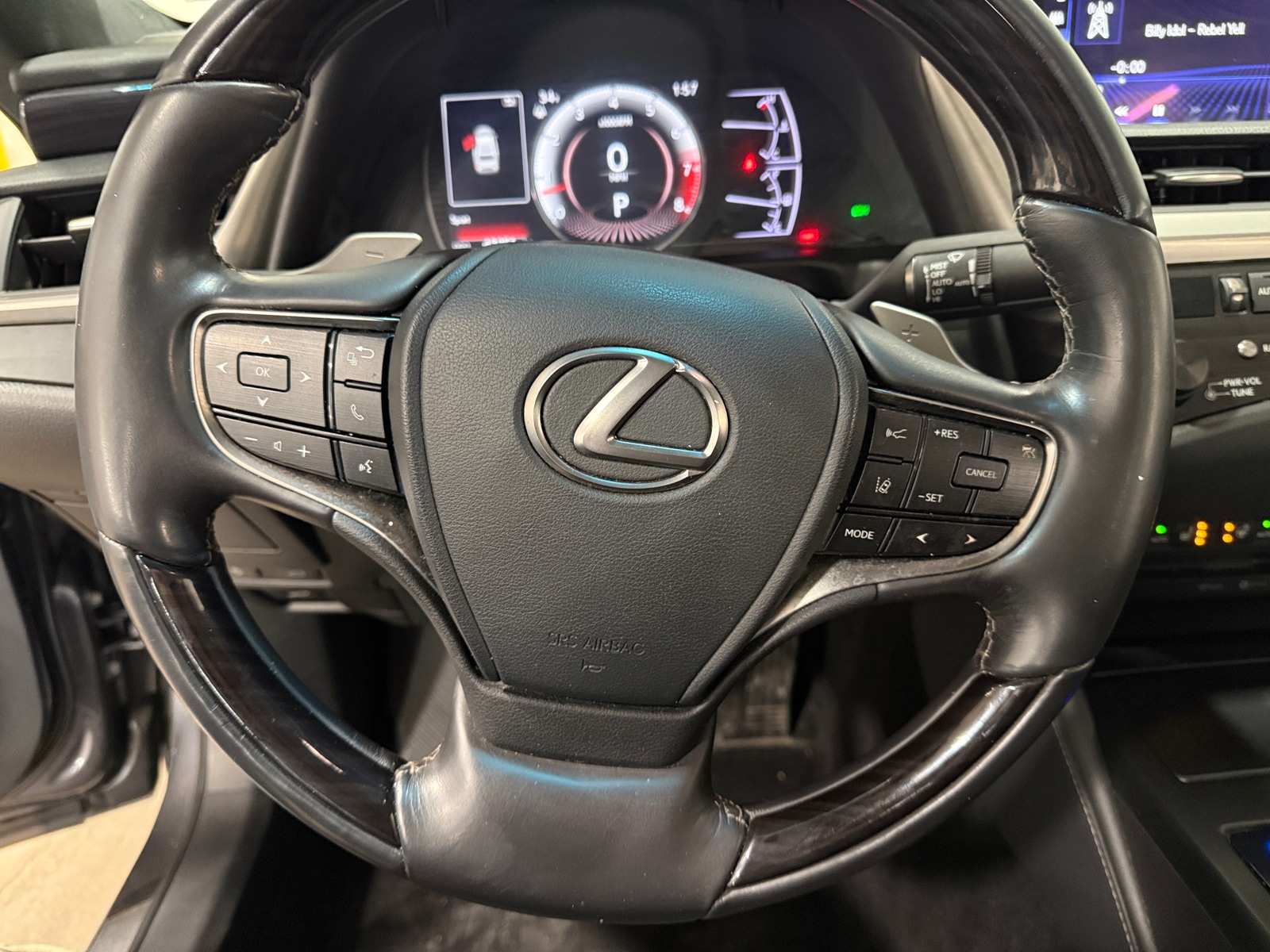 Thumbnail: 2020 Lexus ES - 4