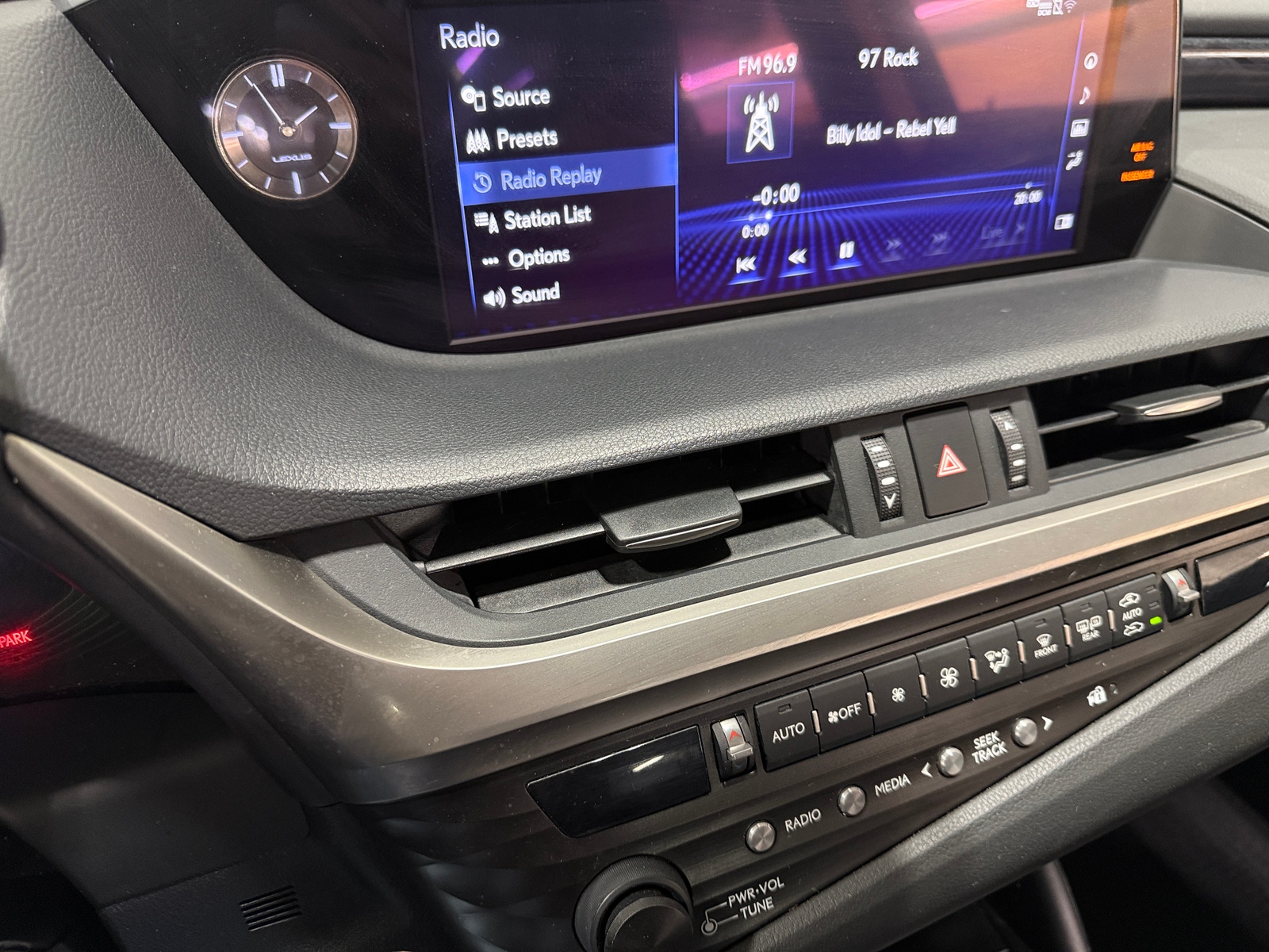 Thumbnail: 2020 Lexus ES - 3