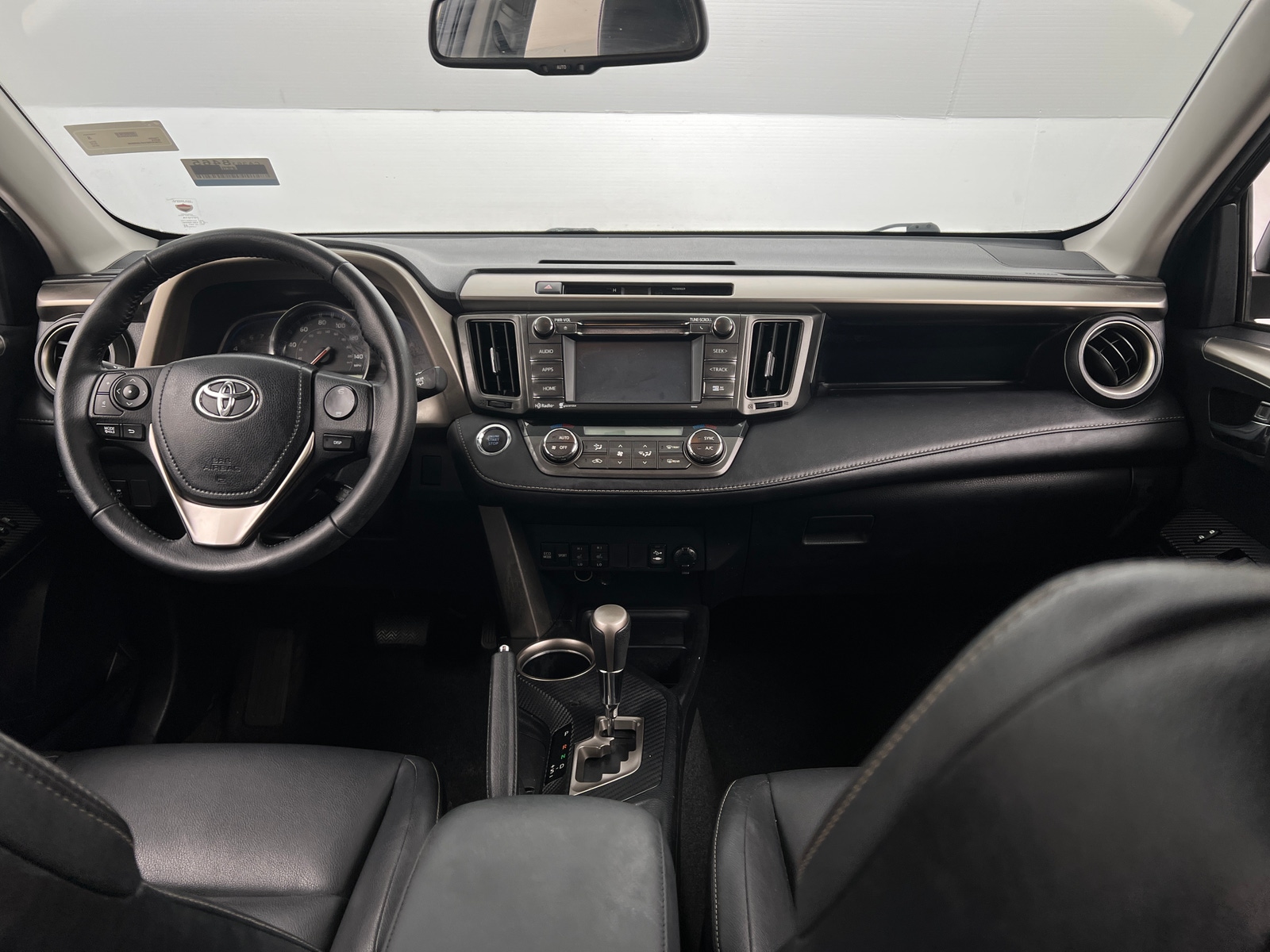 Thumbnail: 2015 Toyota RAV4 - 3