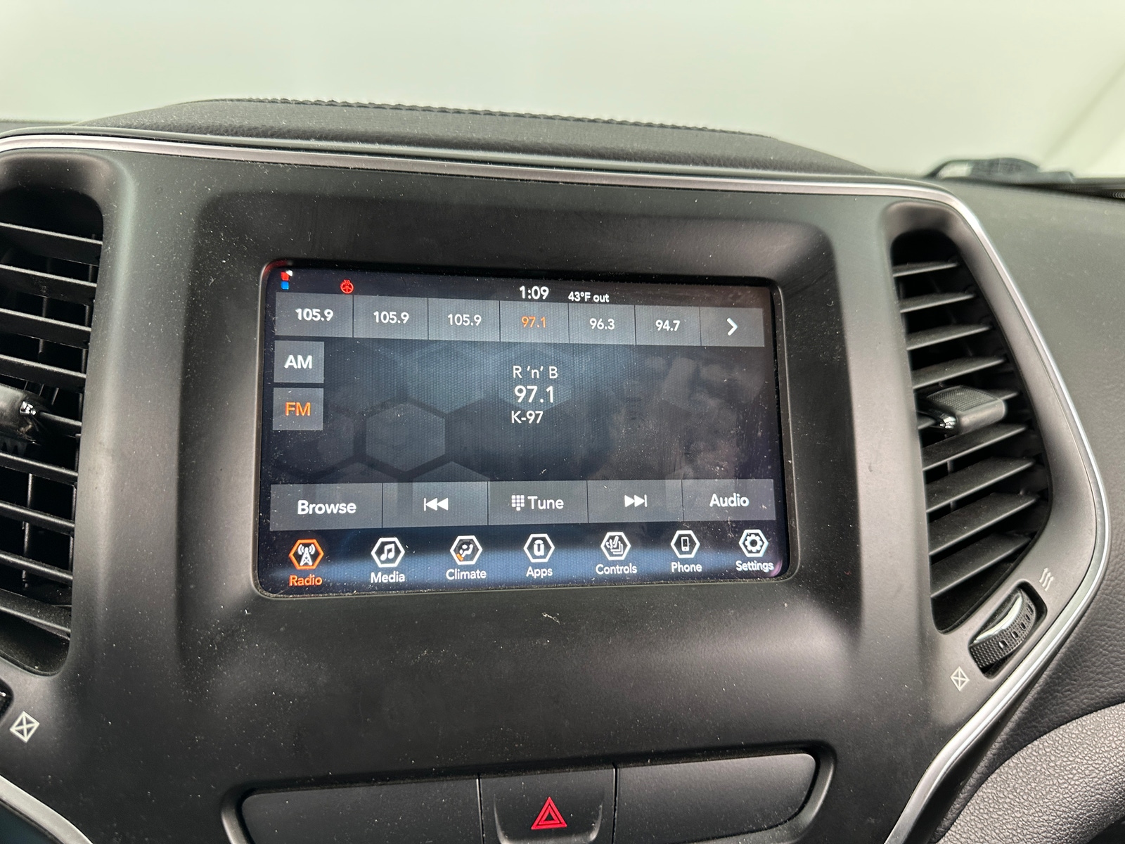 Thumbnail: 2020 Jeep Cherokee - 4